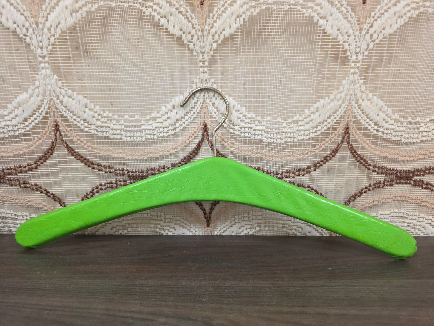 Kledinghanger limegroen met studs
