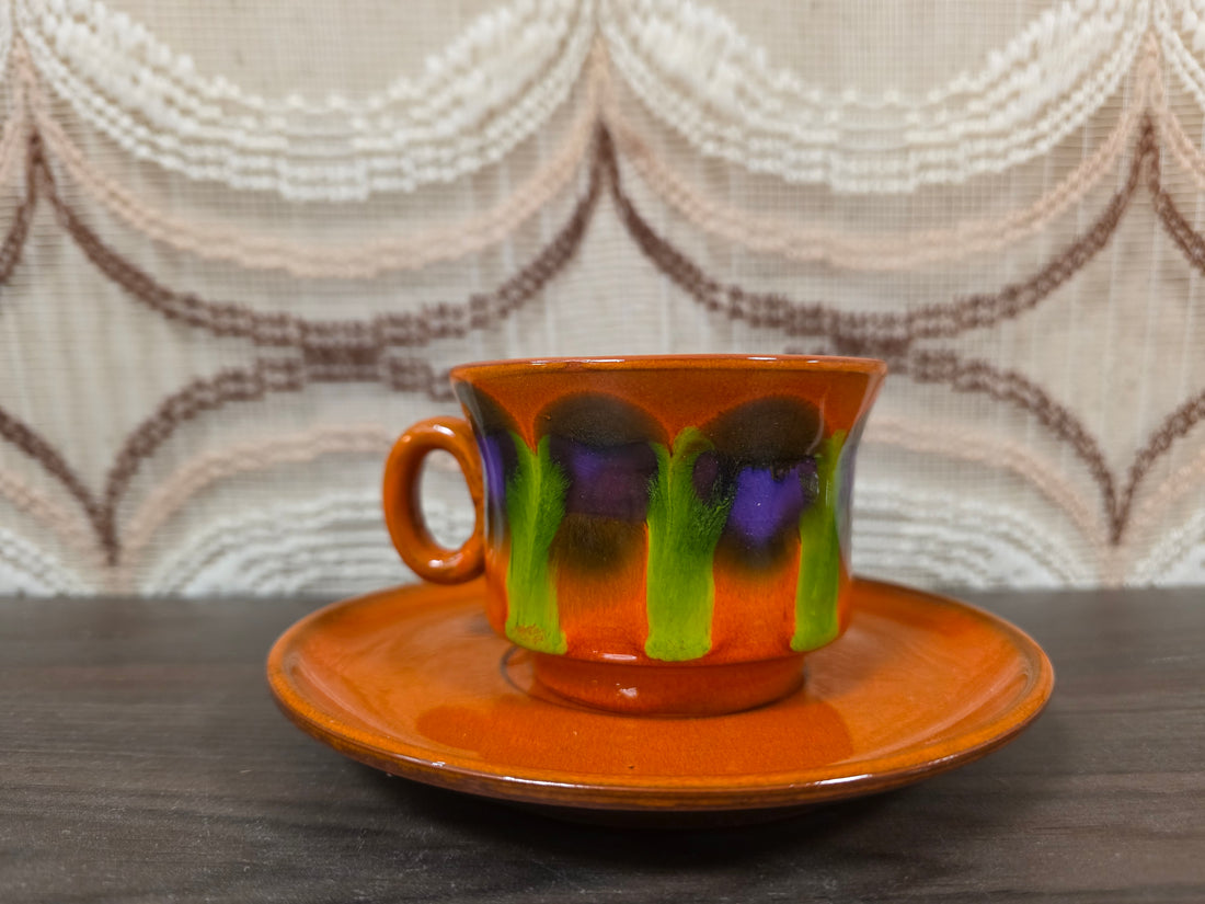 Vintage kop en schotel oranje met paars groen fat lava
