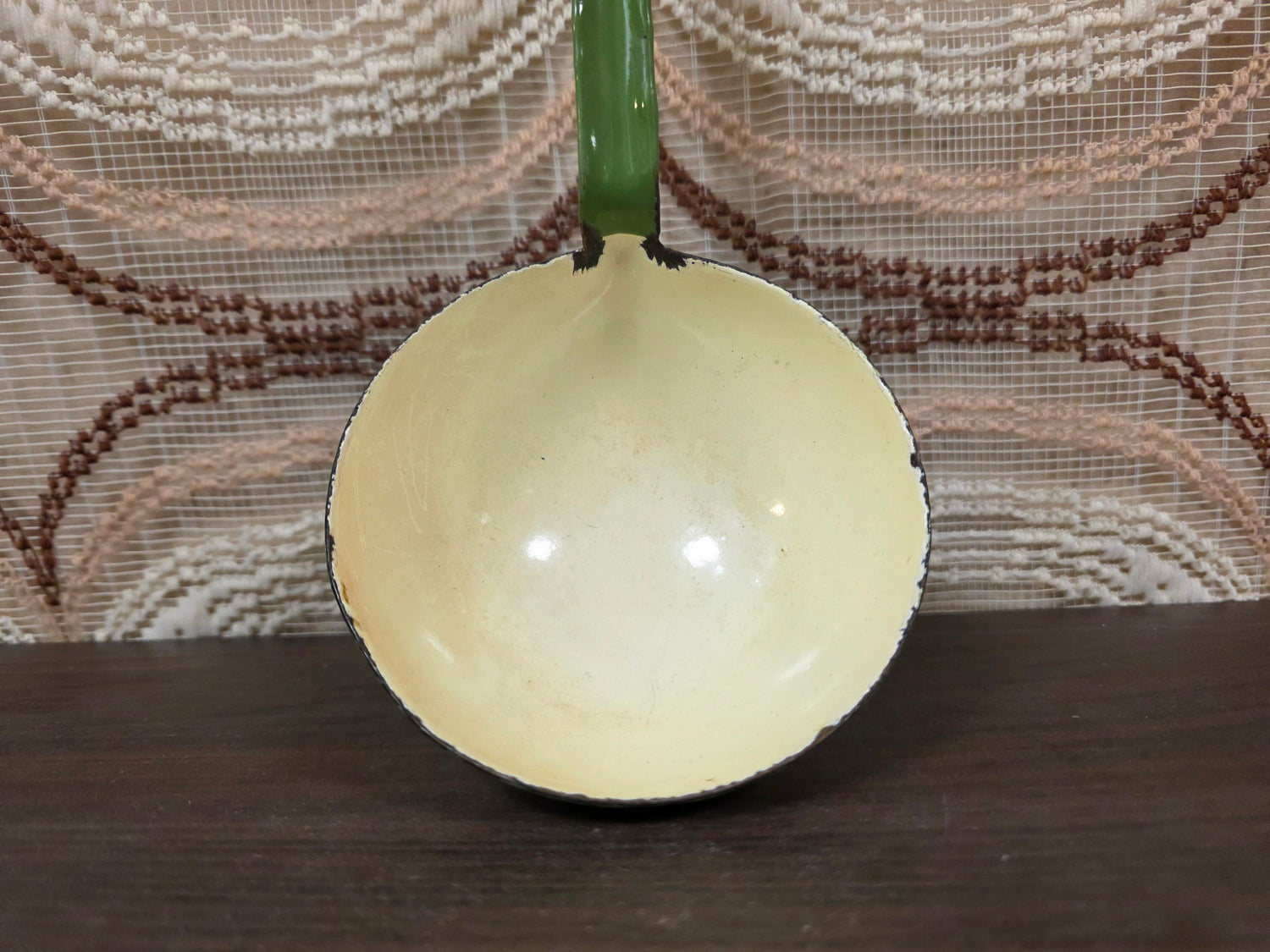 Vintage emaille soeplepel resedagroen crème