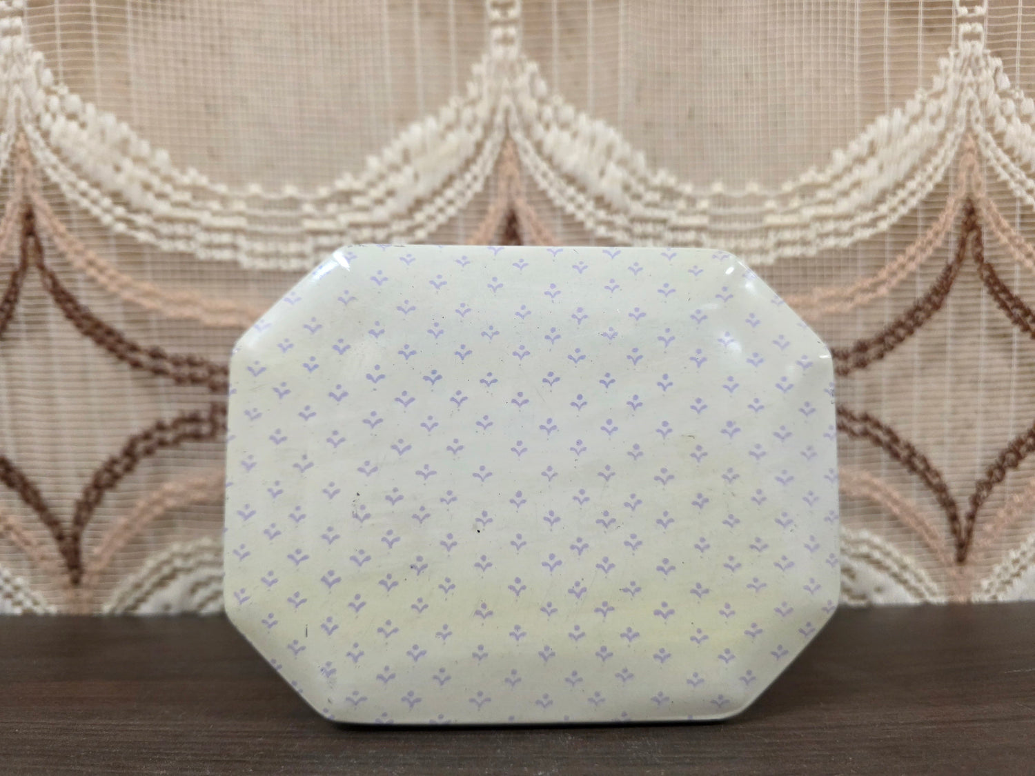 Vintage blik met katten illustraties