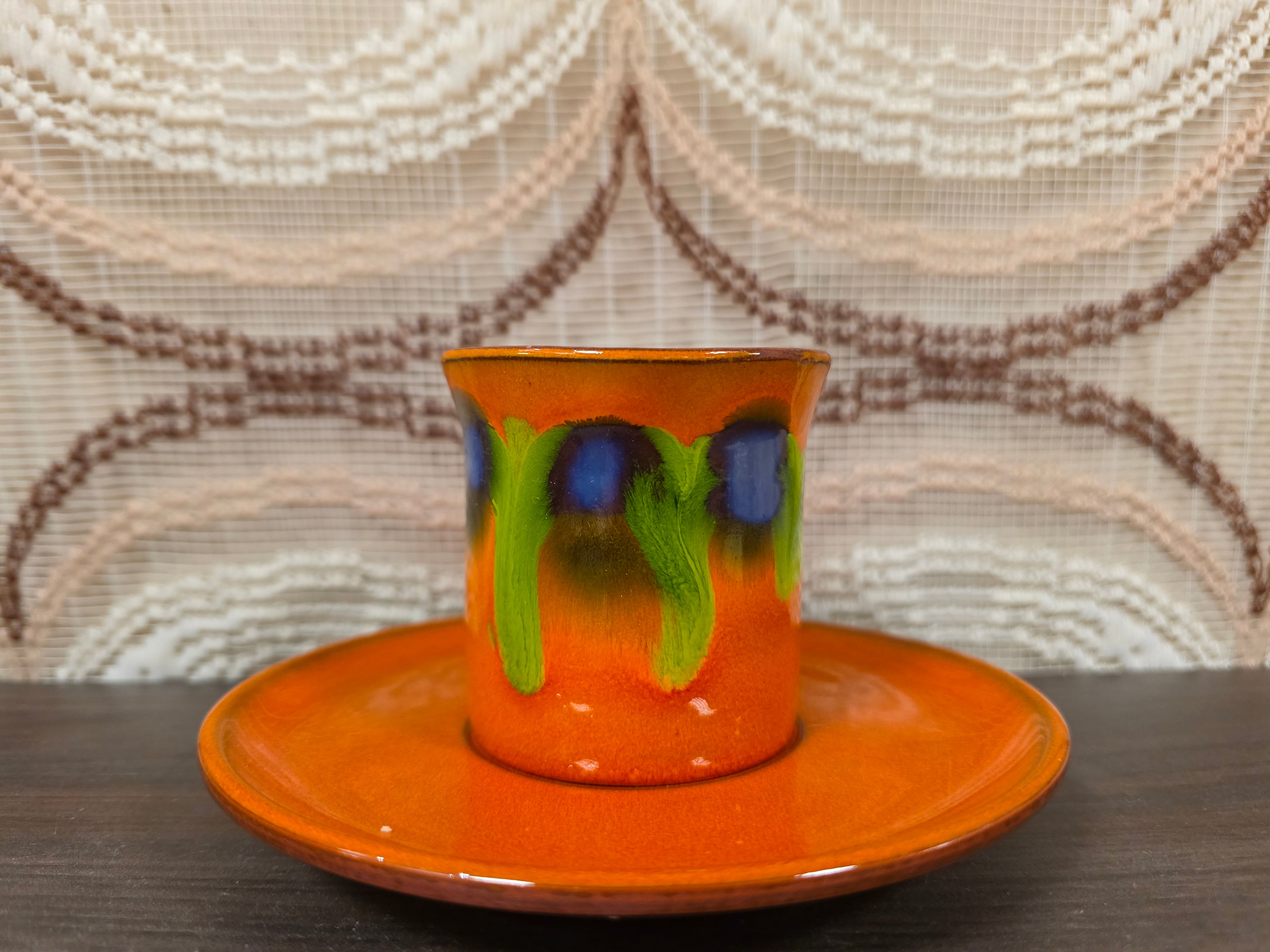 Kop en schotel oranje fat lava paars groen