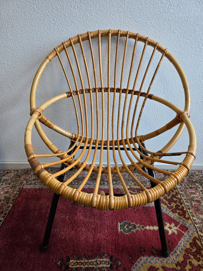 Rotan stoel zwart metalen onderstel Rohe Noordwolde