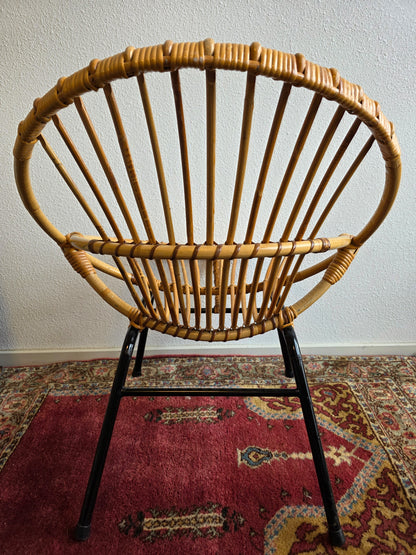 Rotan stoel zwart metalen onderstel Rohe Noordwolde