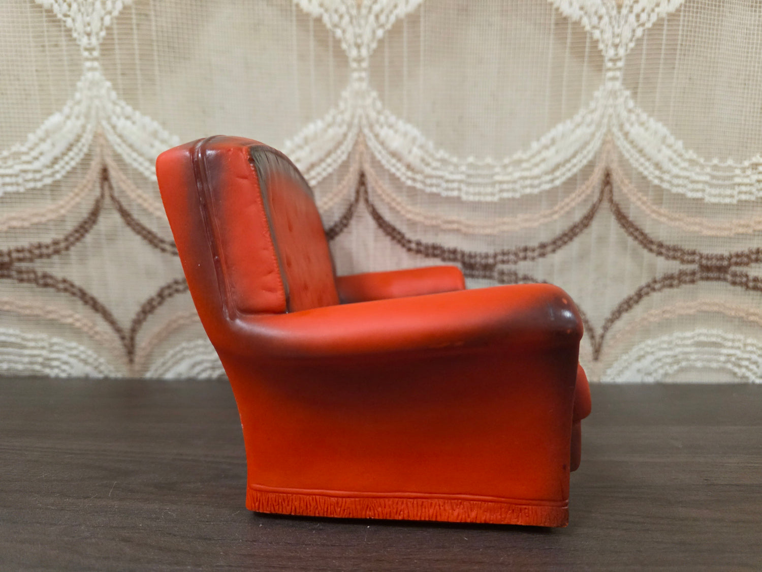 Sindy (Barbiepop) rood bankstel vintage speelgoed