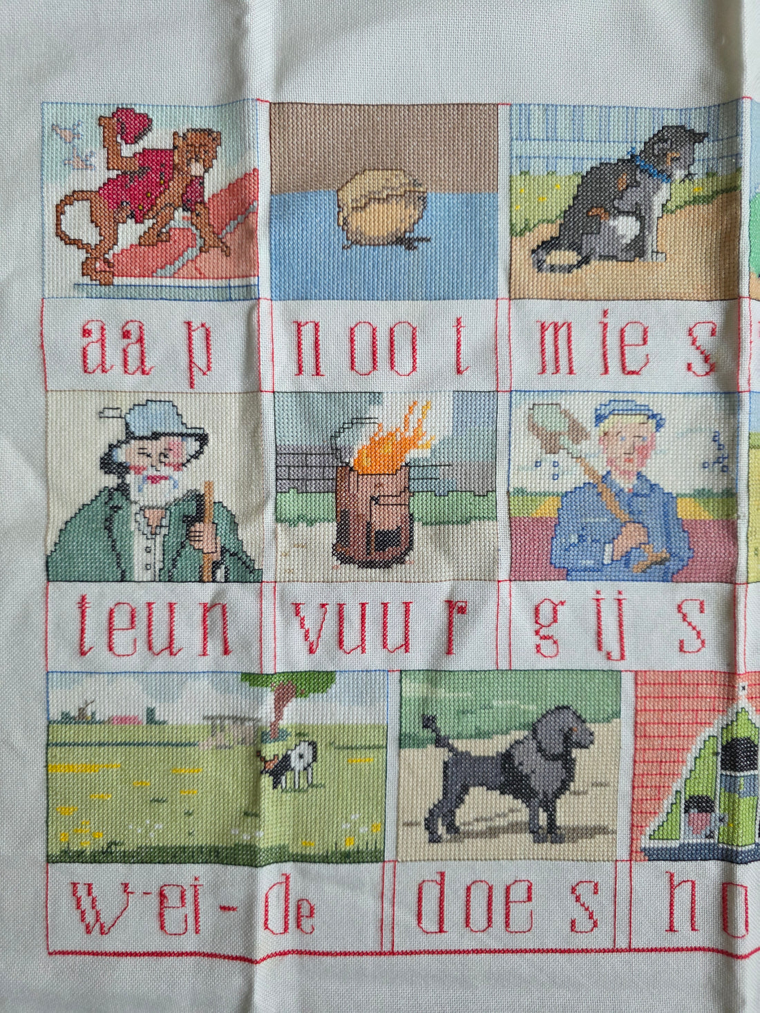 Borduurwerk leesplankje Aap Noot Mies