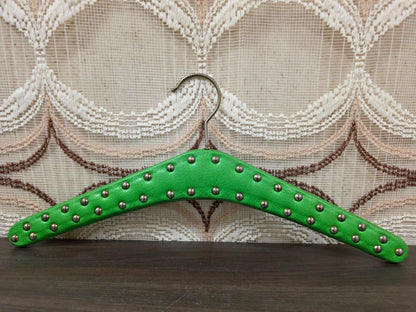 Skailederen kledinghanger groen met studs