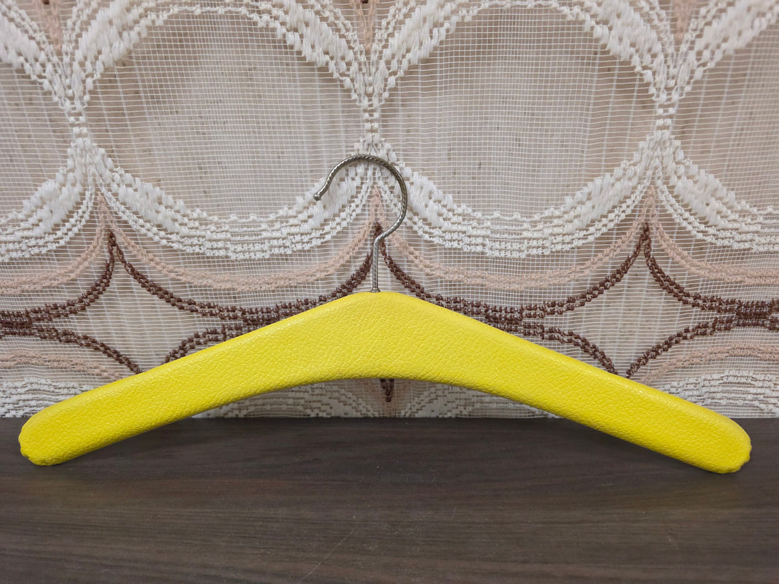 Skailederen kledinghanger geel