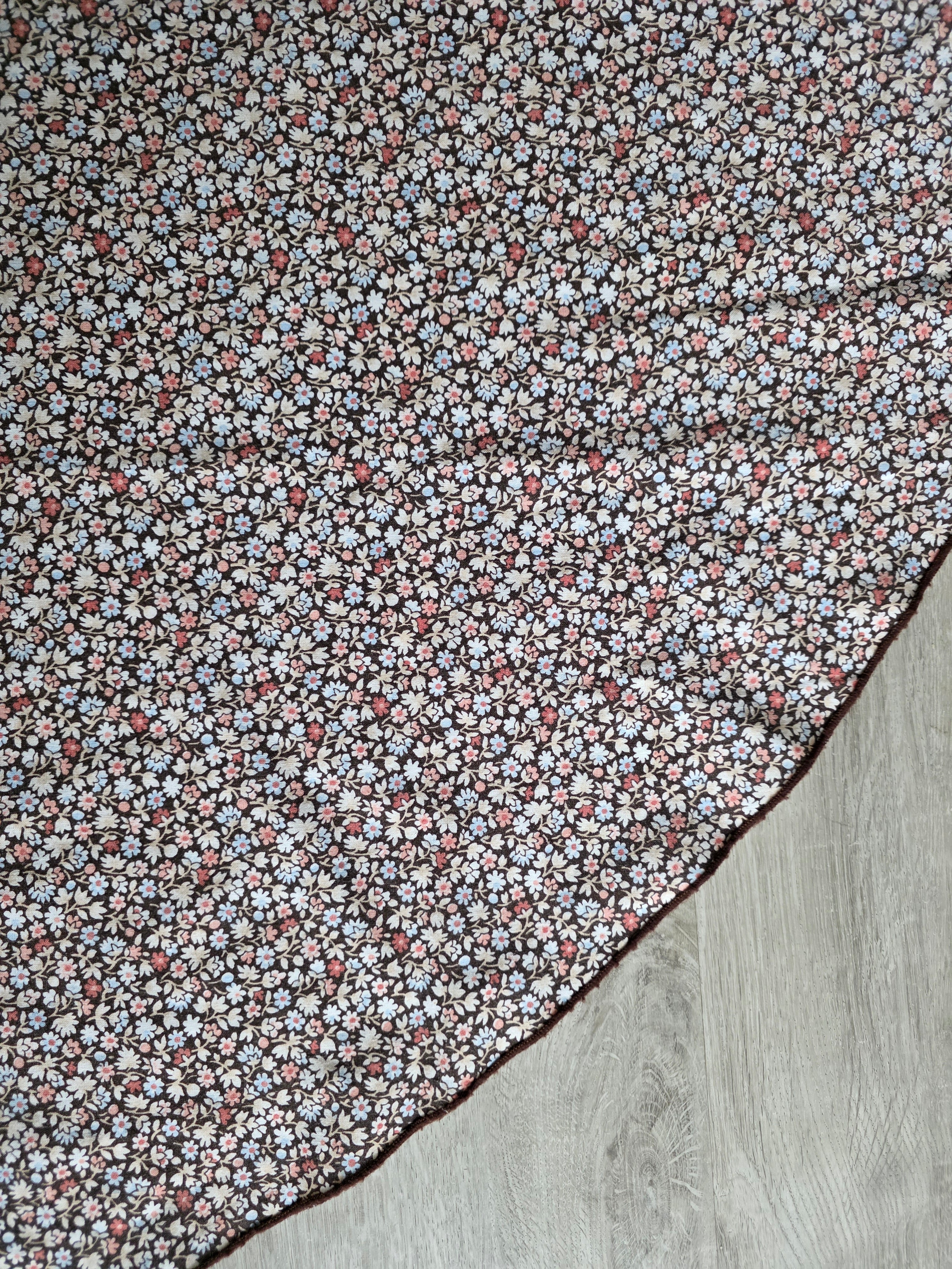Ovaal tafelkleed met kleine bloemetjes