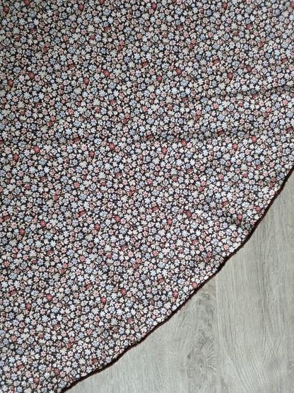 Ovaal tafelkleed met kleine bloemetjes