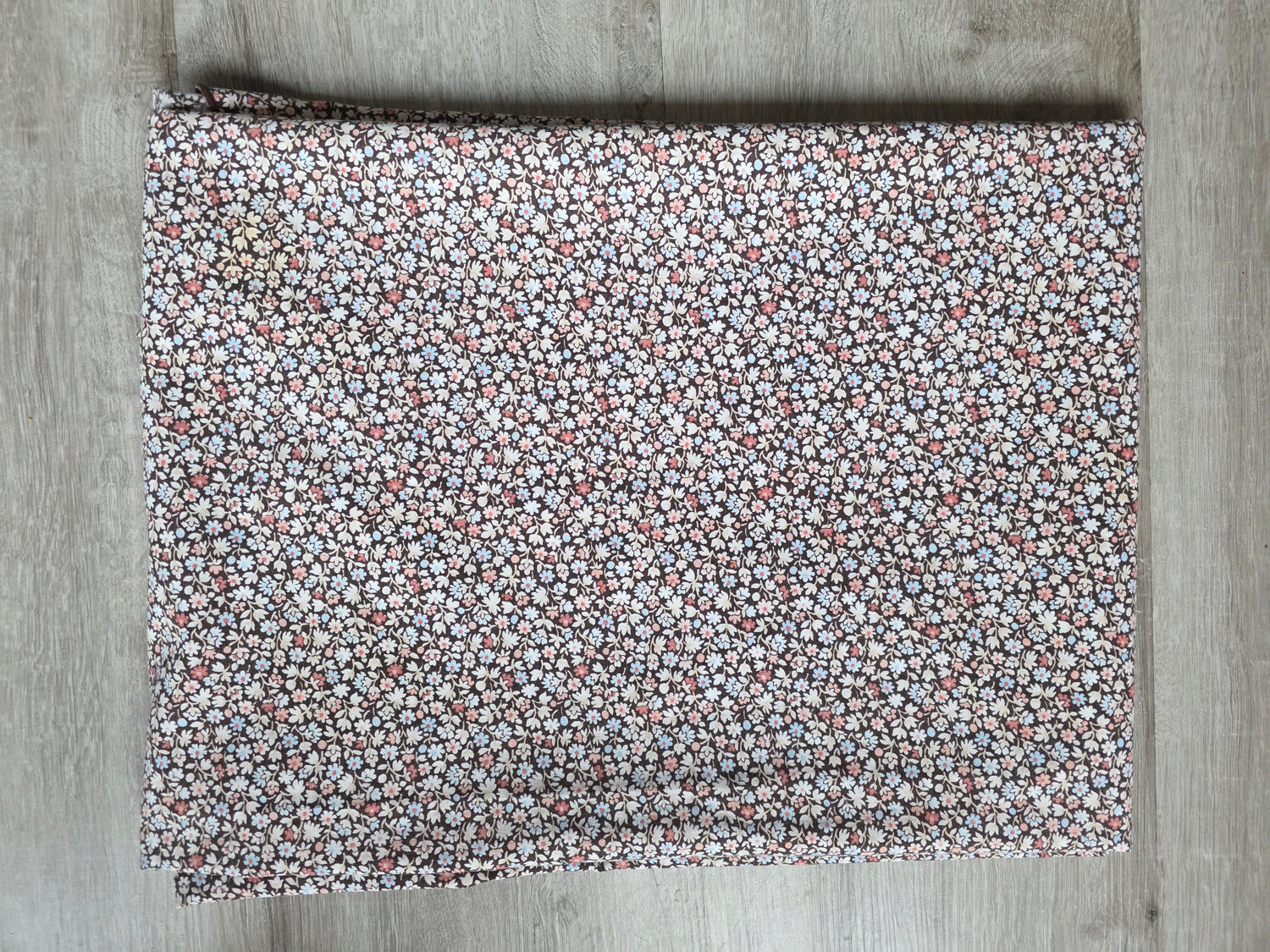 Ovaal tafelkleed met kleine bloemetjes