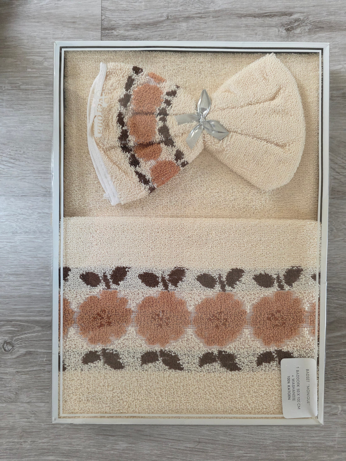 Vintage handdoek met washand bloemenprint in doos