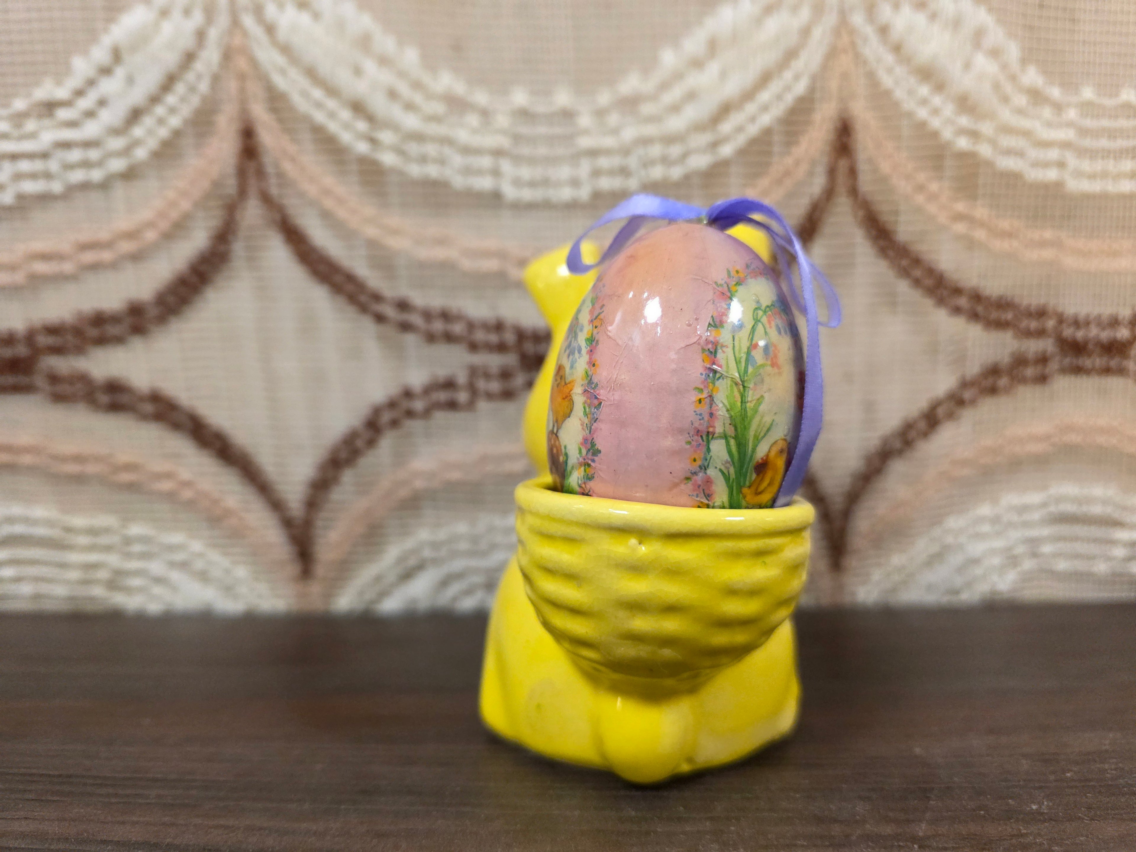 Gele eierdop paashaasje