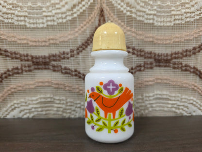 Wit zoutvaatje paarse vogel met oranje bloemen