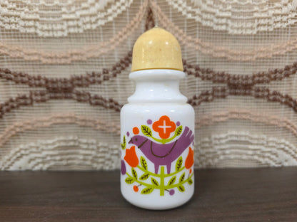 Wit zoutvaatje paarse vogel met oranje bloemen