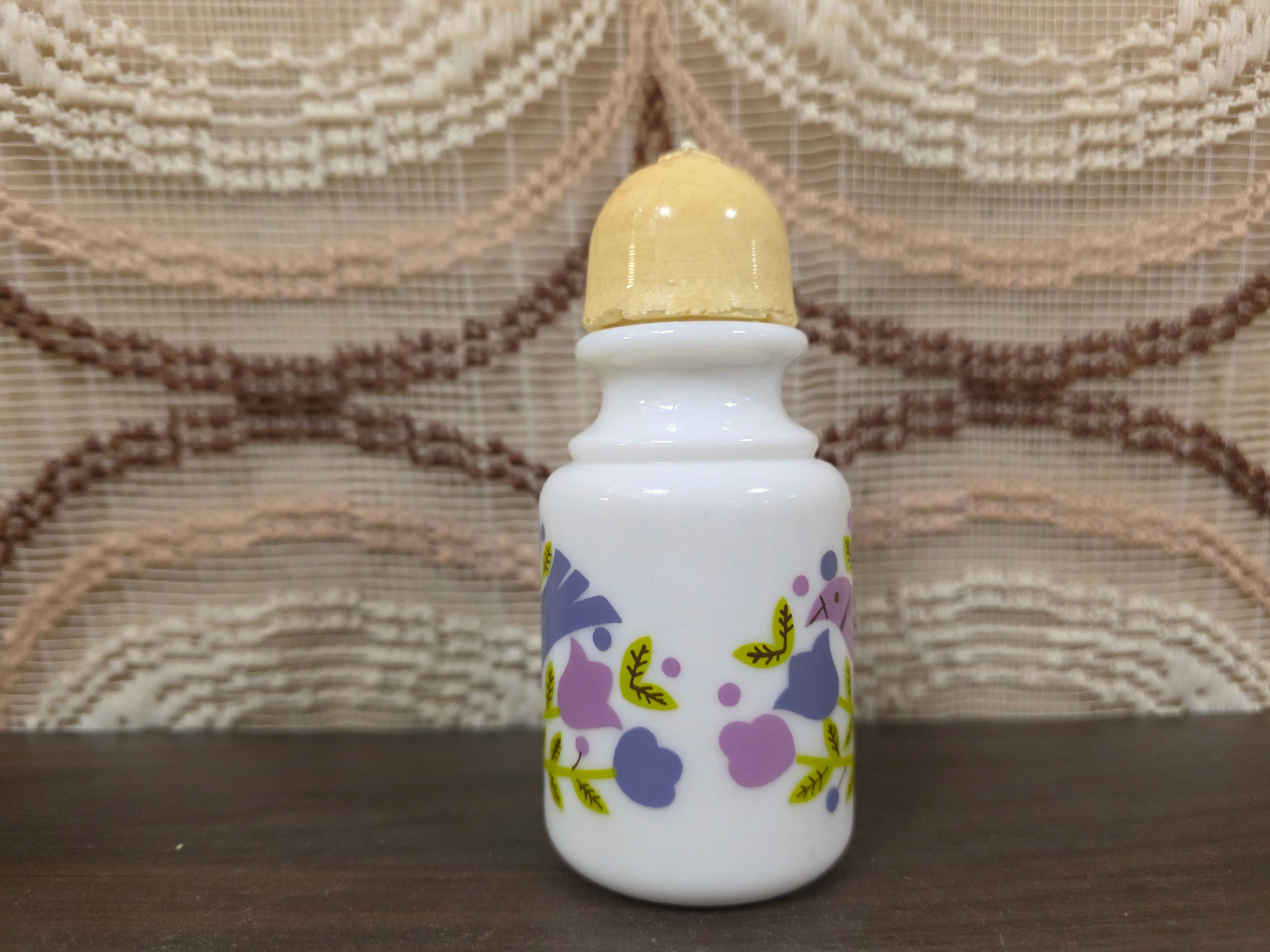 Wit zoutvaatje lila-paarse vogel