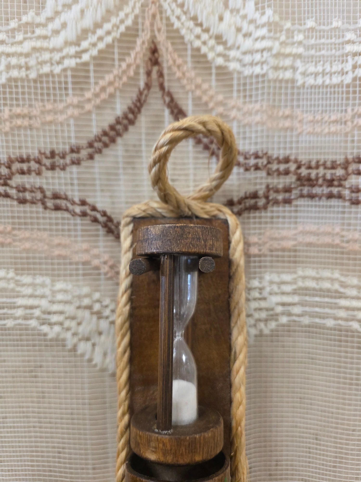 Vintage houten eierdopjes met zandloper