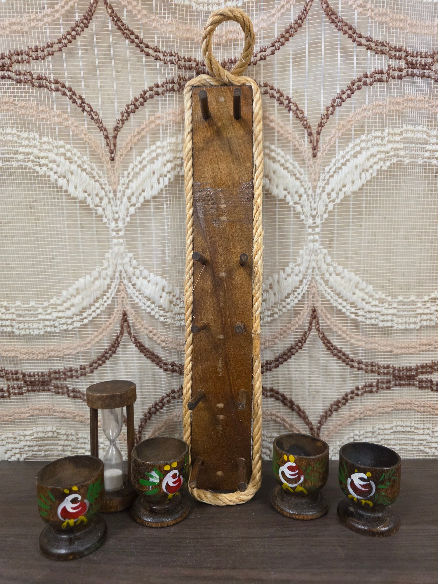 Vintage houten eierdopjes met zandloper