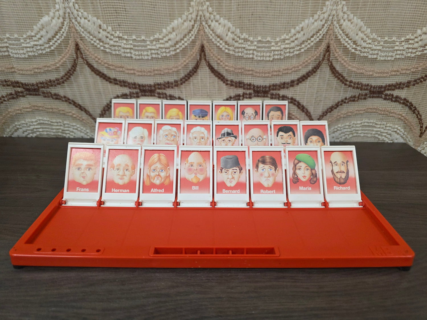 Wie is het? MB Spel jaren 80  vintage gezelschapsspel