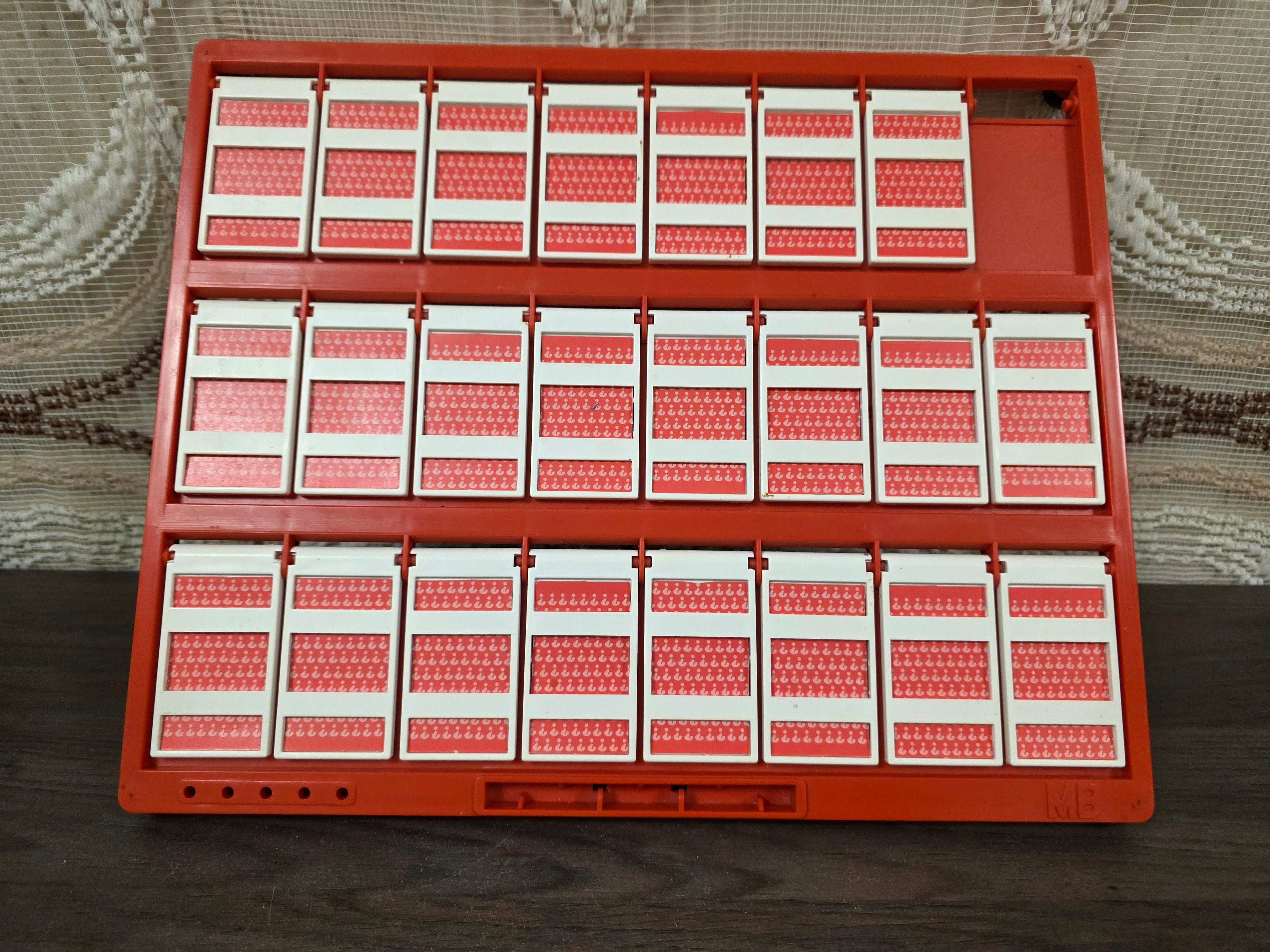 Wie is het? MB Spel jaren 80  vintage gezelschapsspel