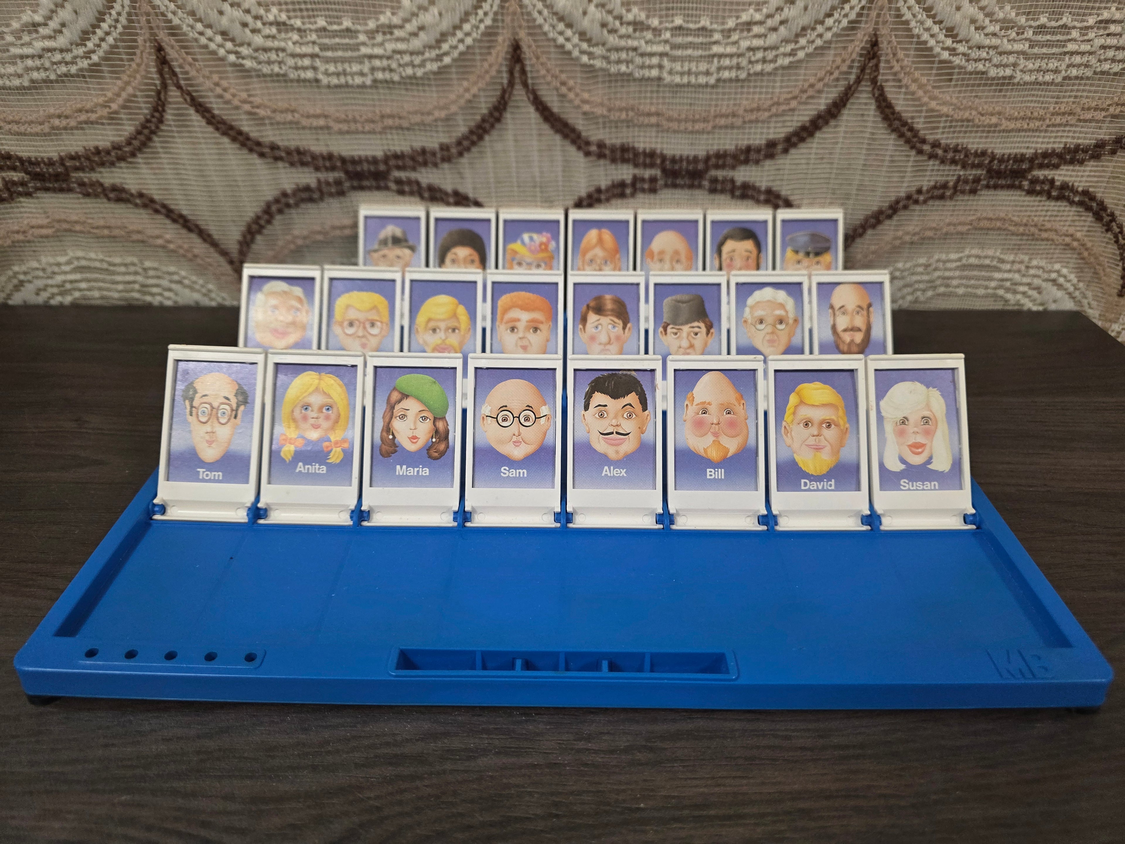 Wie is het? MB Spel jaren 80  vintage gezelschapsspel