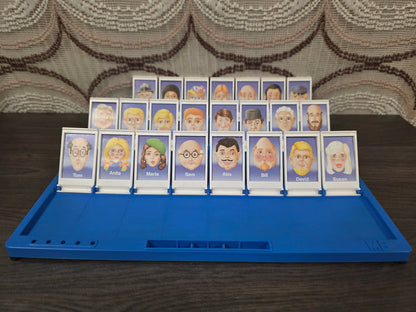 Wie is het? MB Spel jaren 80  vintage gezelschapsspel