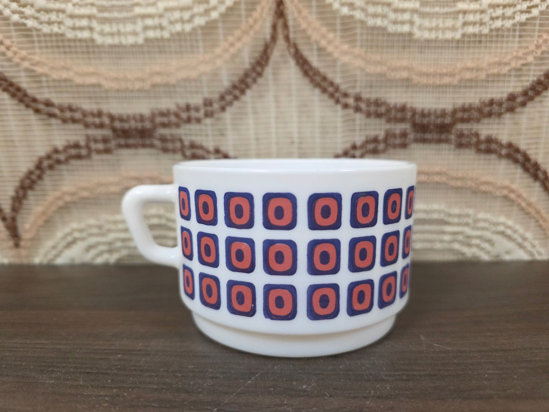 Arcopal kopje rood blauw geometrisch patroon