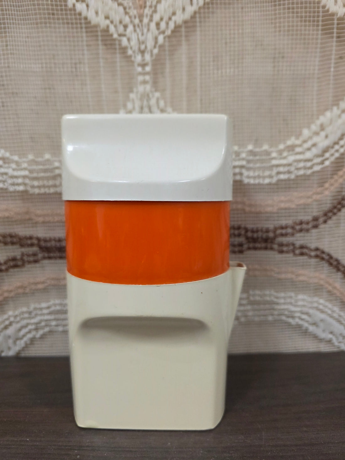 Vintage citruspers oranje wit kunststof