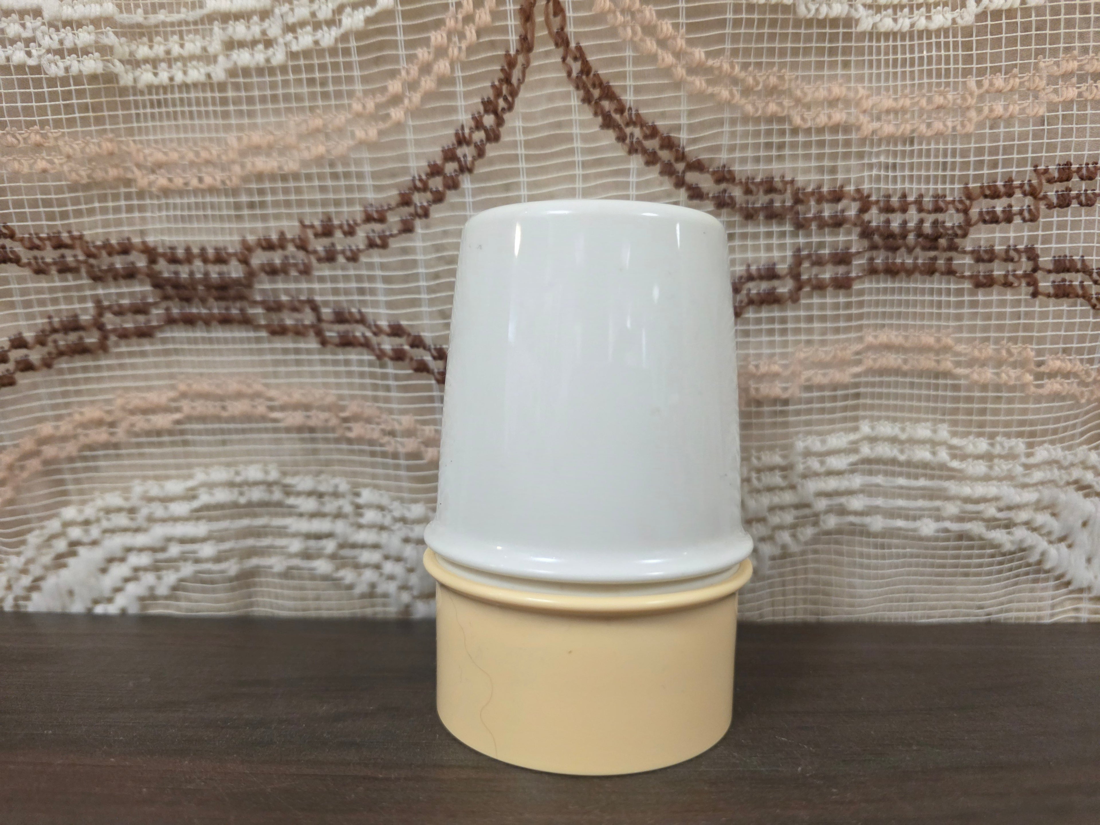 Tupperware eierdop set wit zachtgeel vintage