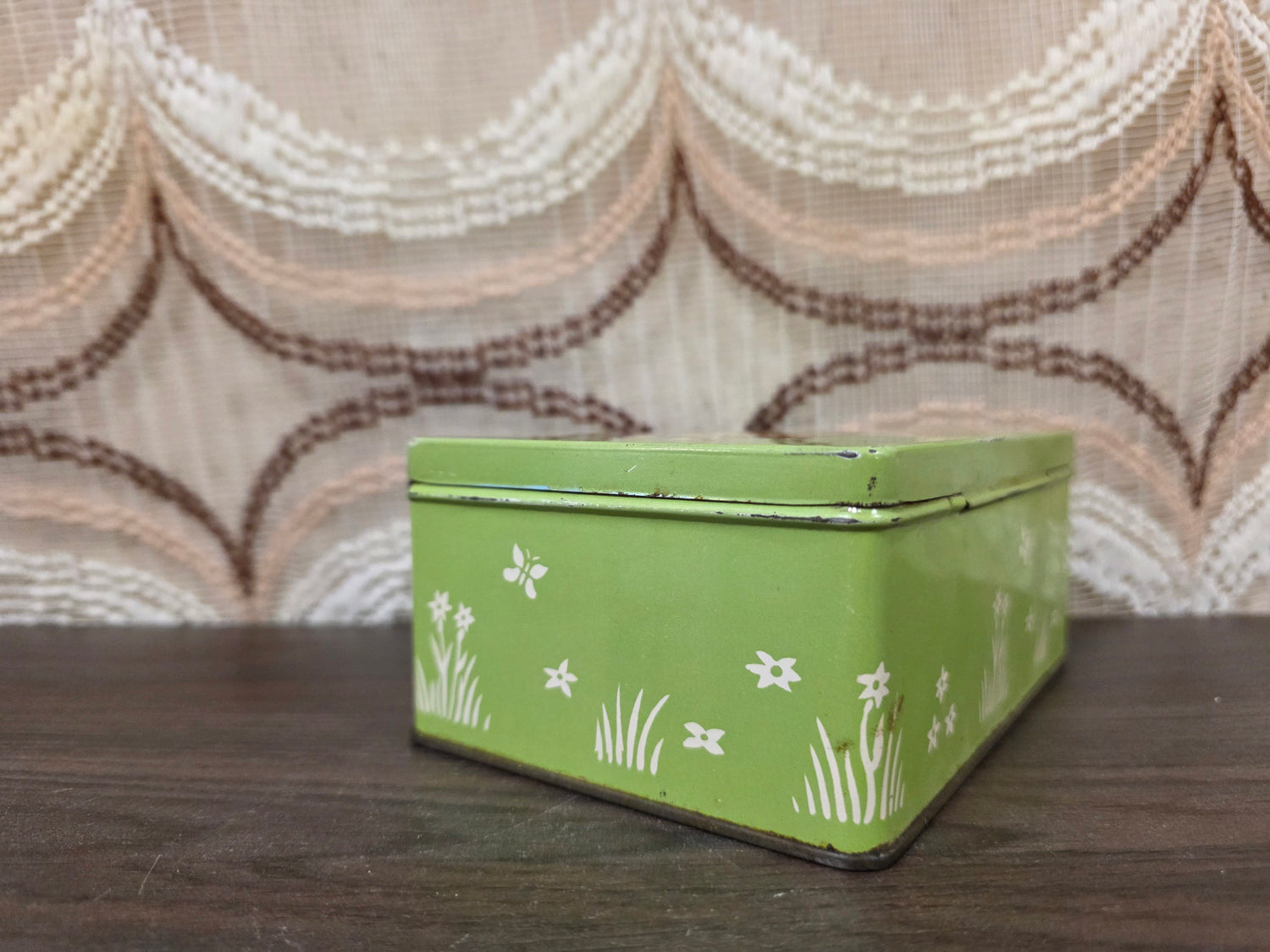 Vintage blik met konijnen illustratie