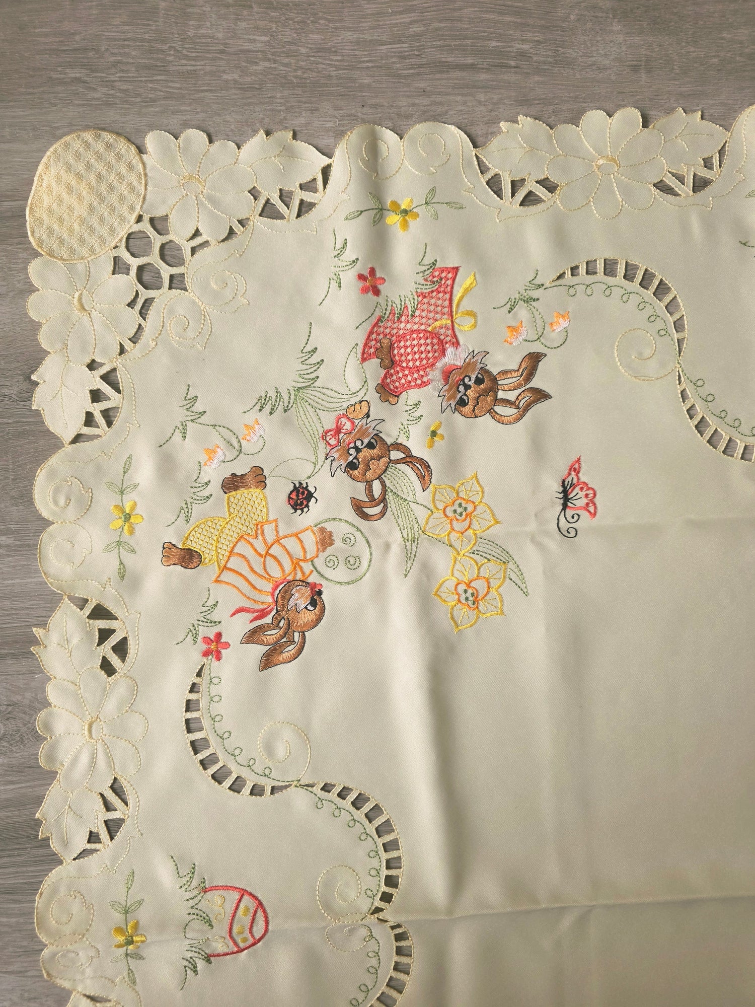 Vintage Paas tafelkleed met konijntjes