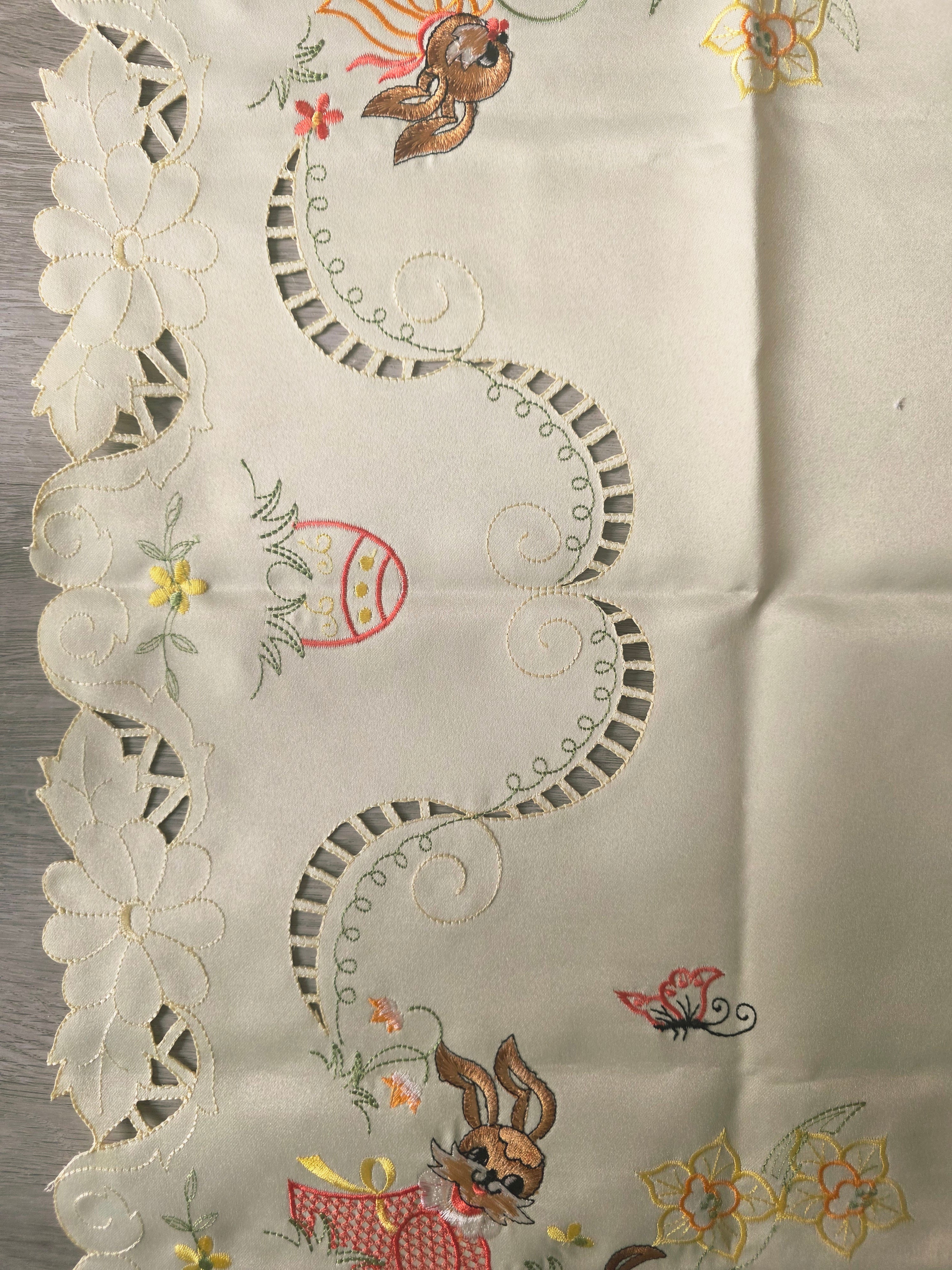 Vintage Paas tafelkleed met konijntjes