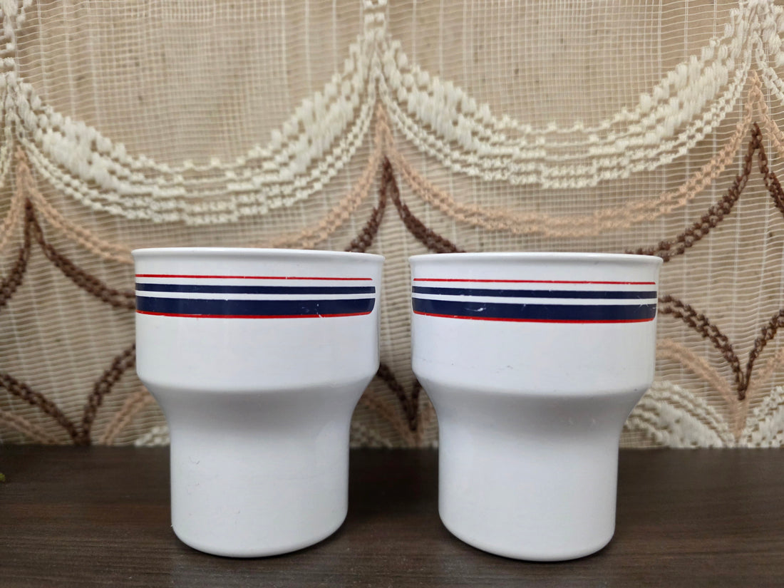 Mepal beker wit blauw-rood gestreept