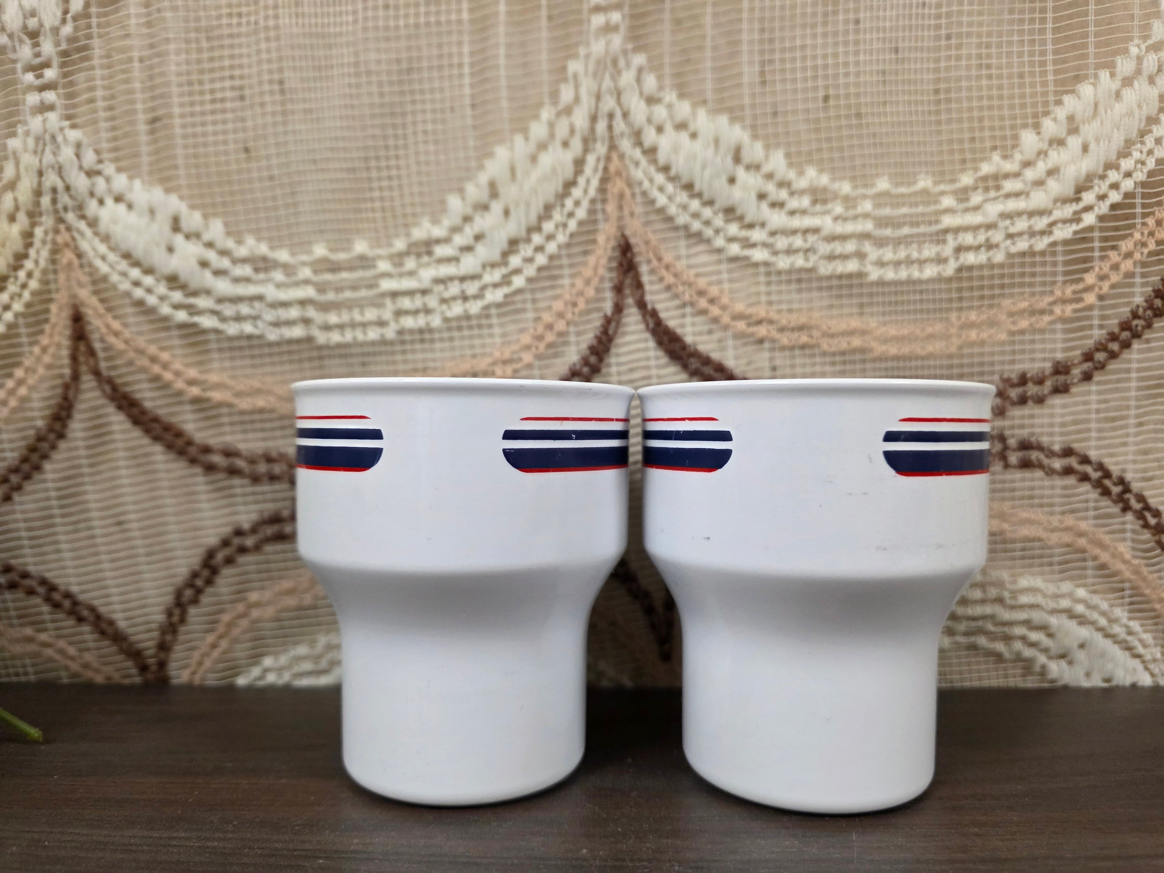 Mepal beker wit blauw-rood gestreept