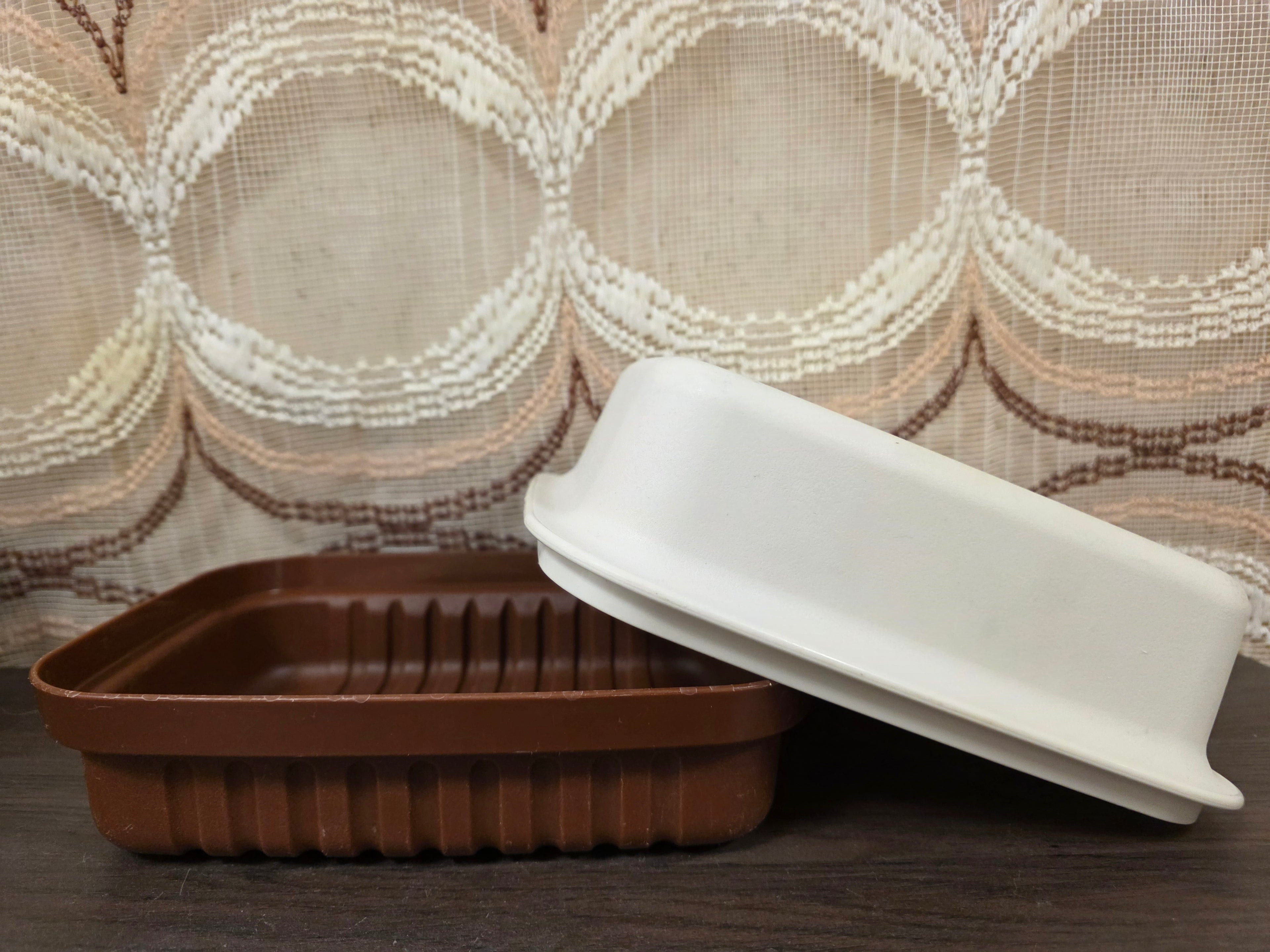 Tupperware Kornuit kaasdoos bruin crème