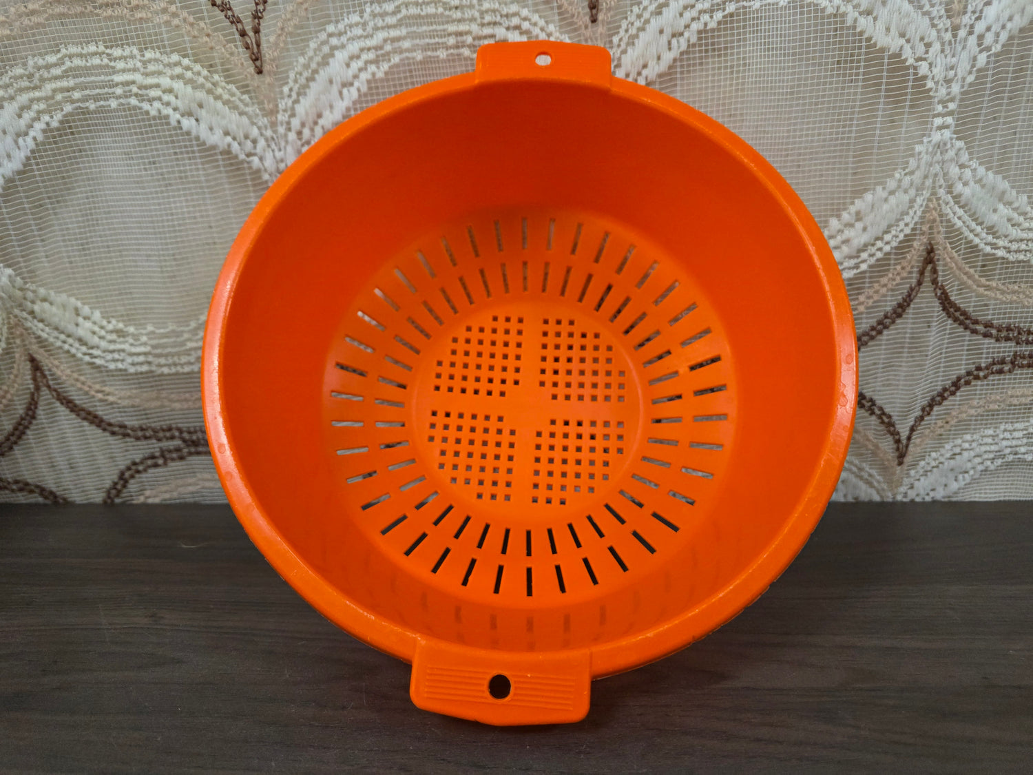 Vintage vergiet oranje DBP Plastics Antwerp jaren 70 kunststof