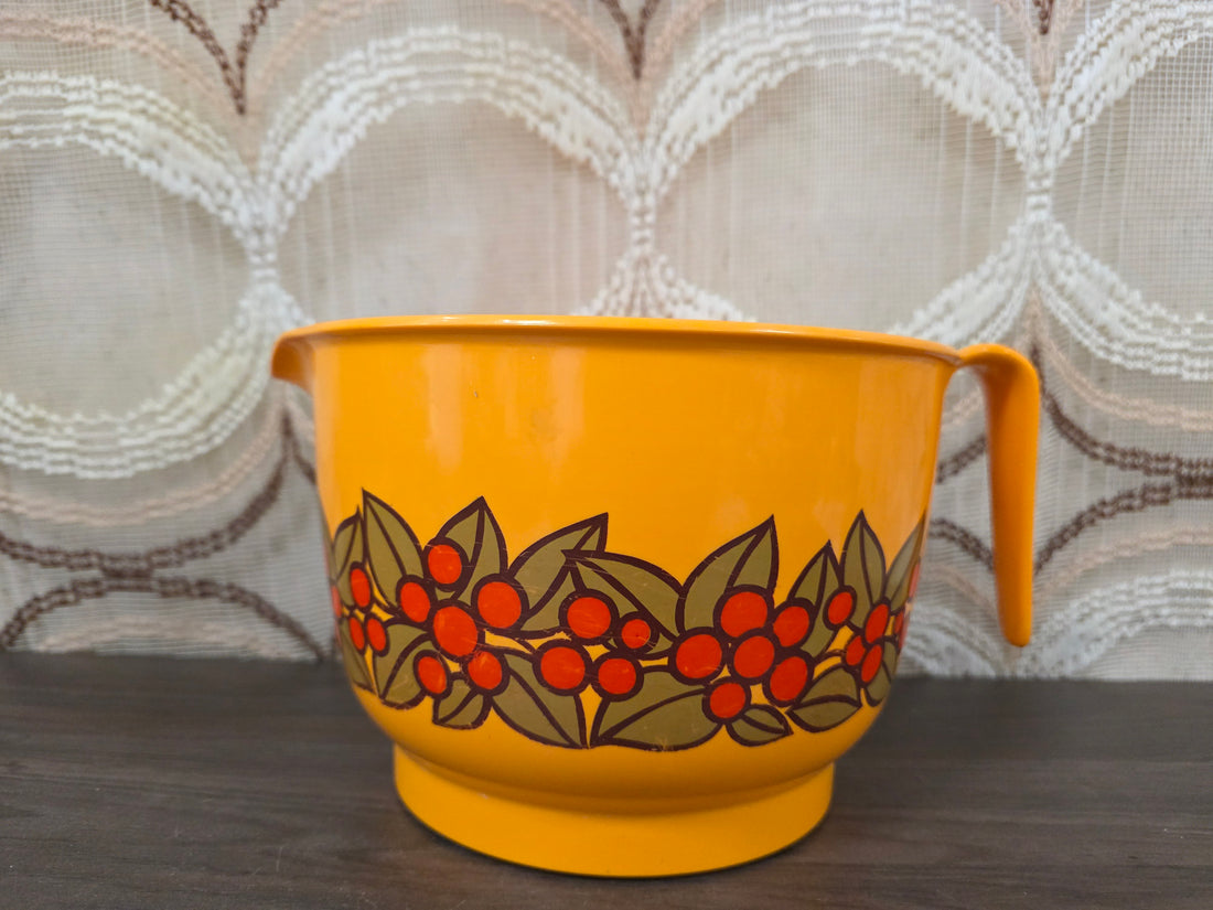 Emsa beslagkom jaren 70 oranje met bessen decor