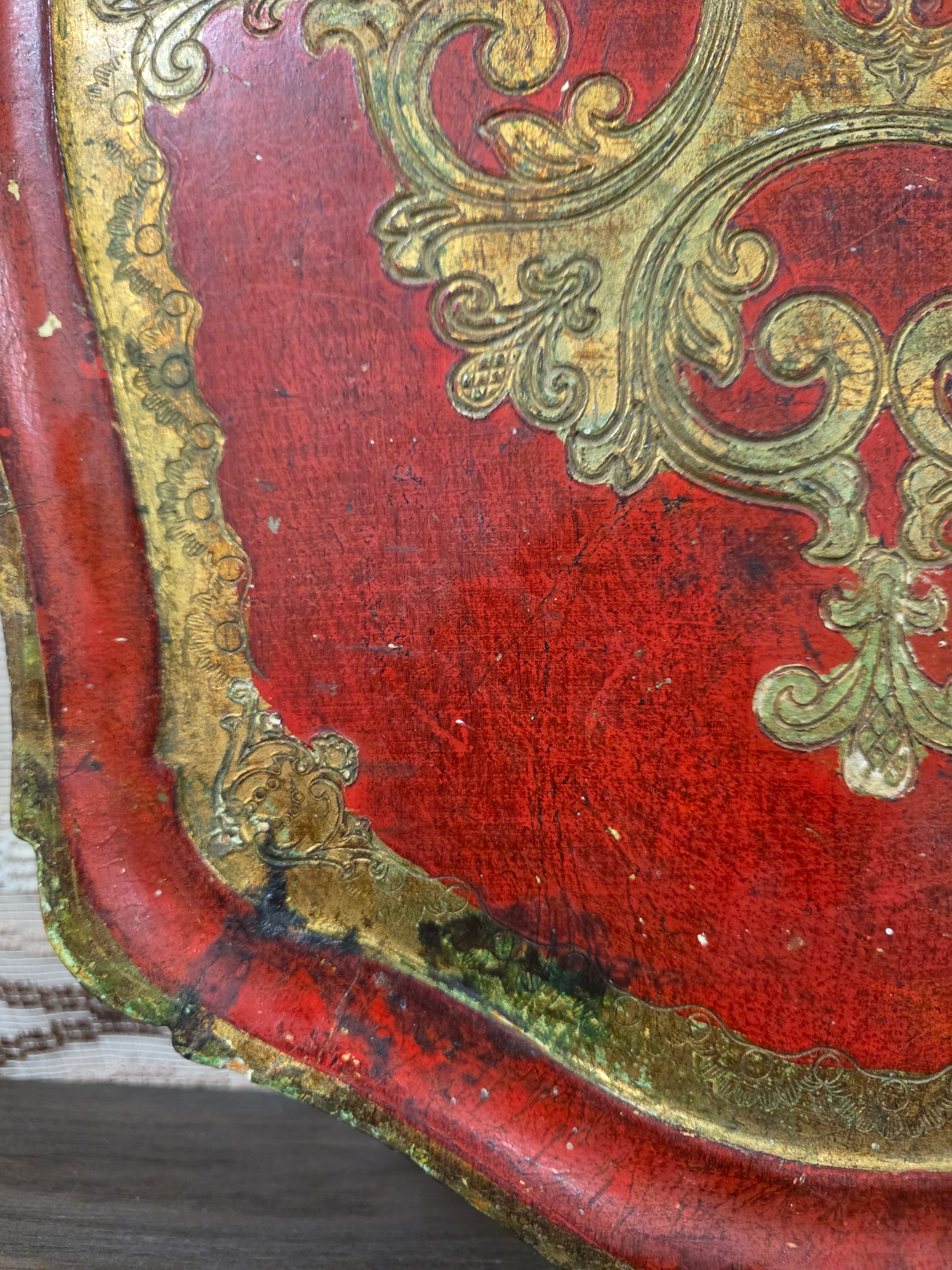 Florentijns dienblad rood goud 57,5 x 38 cm