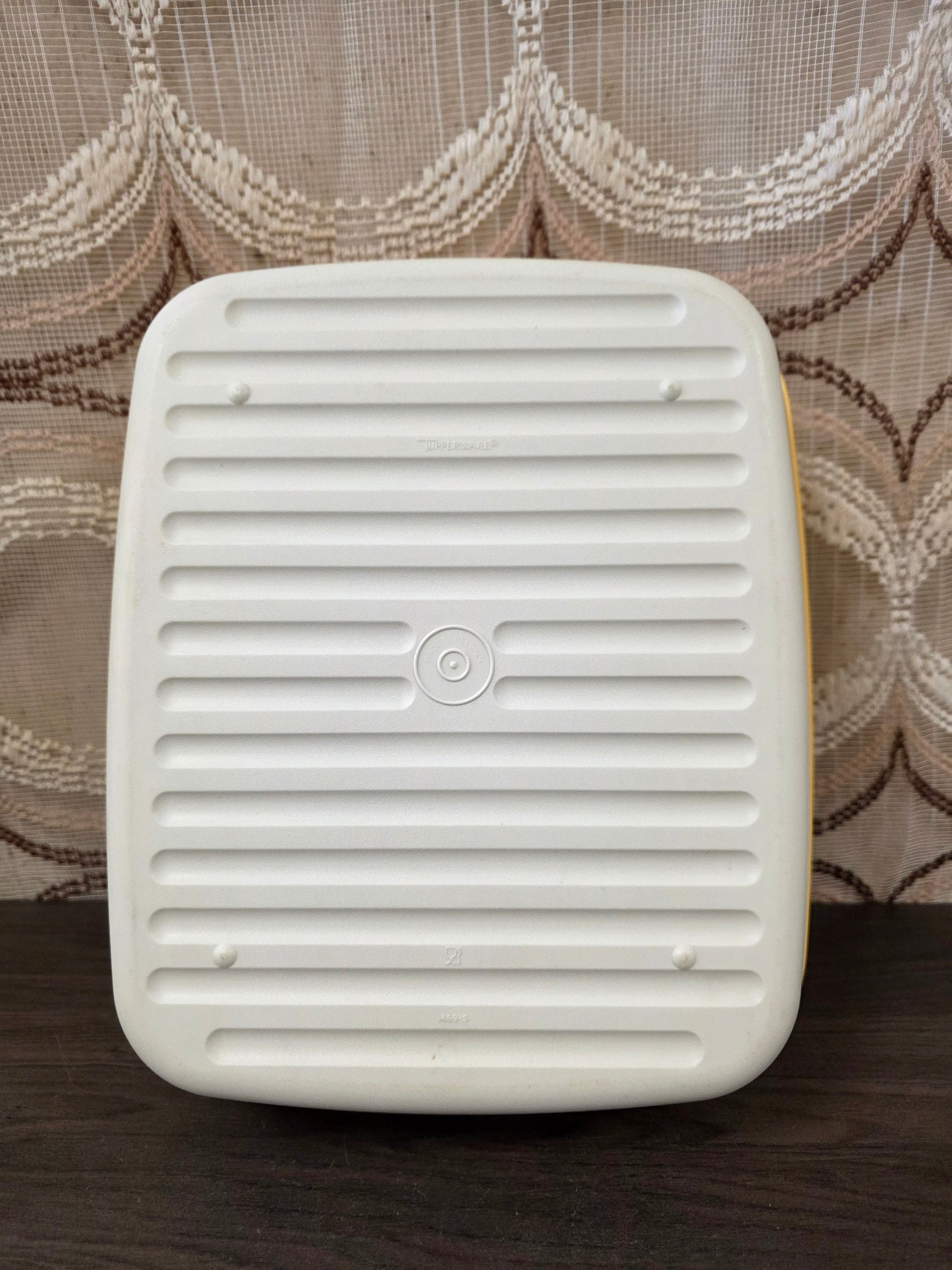 Tupperware Kornuit broodtrommel geel