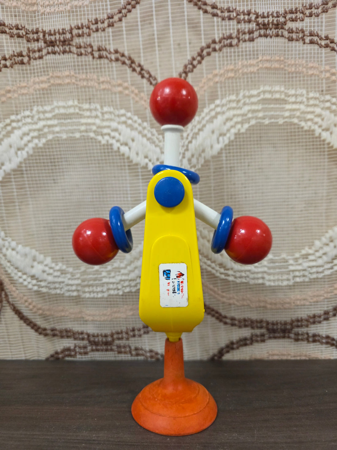 Ambi Toys Rota Rattle vintage draaibare rammelaar met zuignap