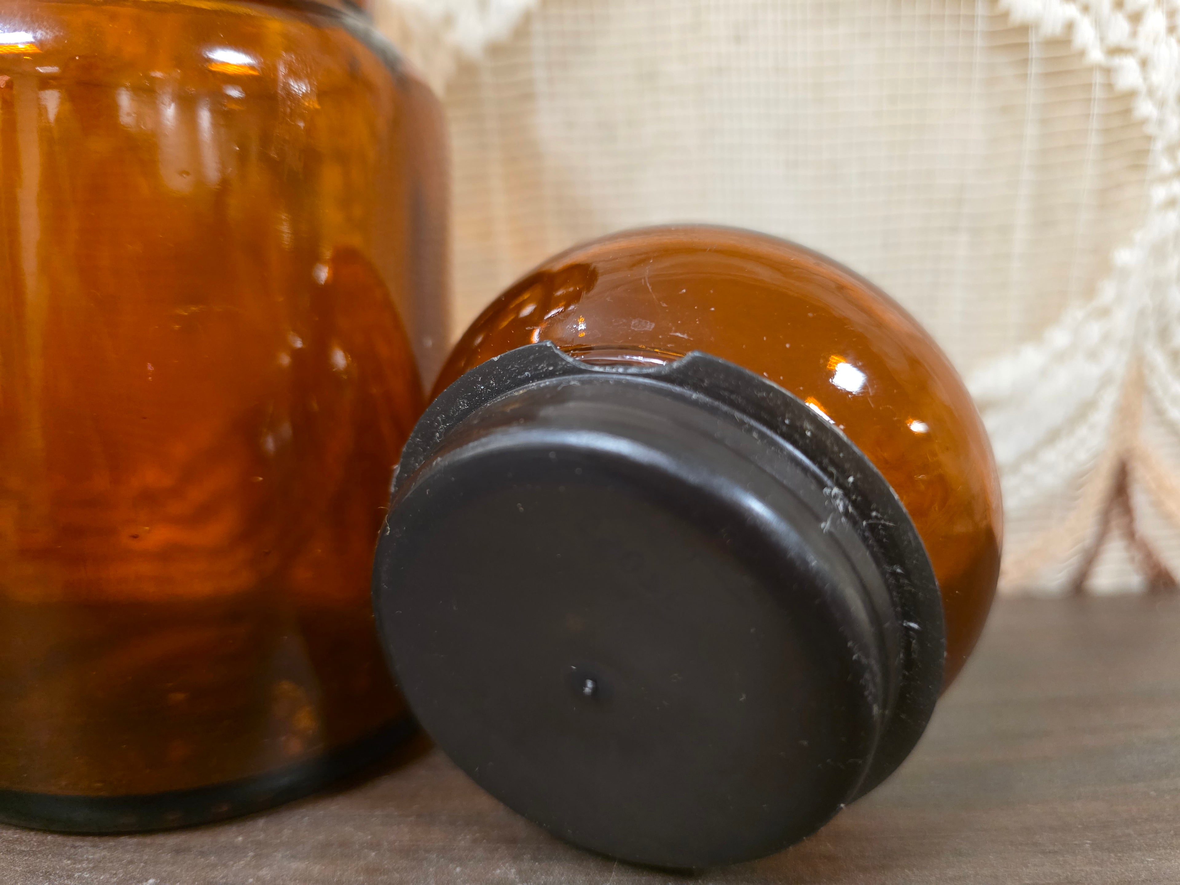 Bruine glazen apothekerspot