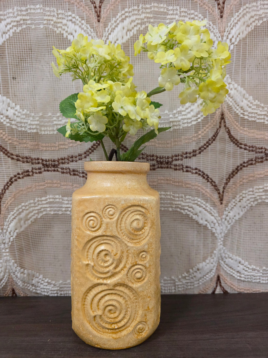 West Germany Jura vaas 282-20 reliëf zandkleur