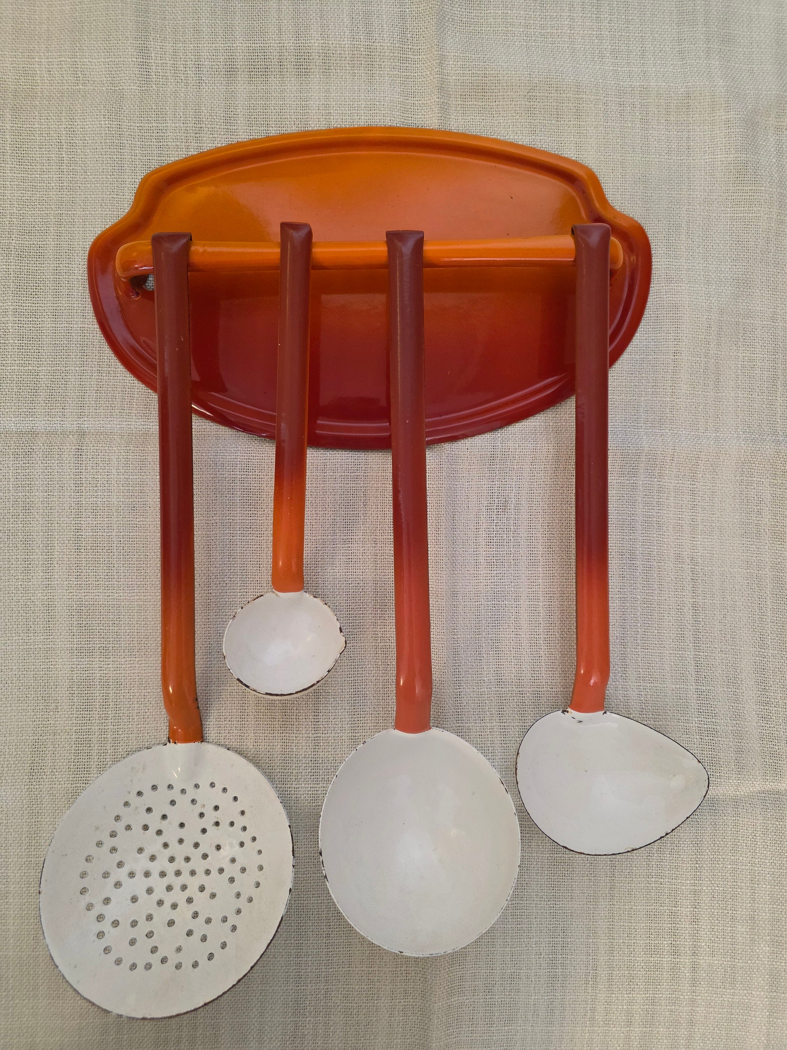 Emaille lepelrek rood oranje vintage