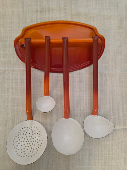 Emaille lepelrek rood oranje vintage