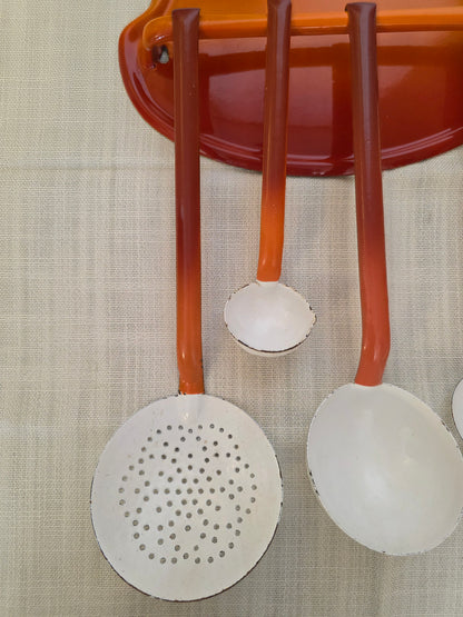 Emaille lepelrek rood oranje vintage