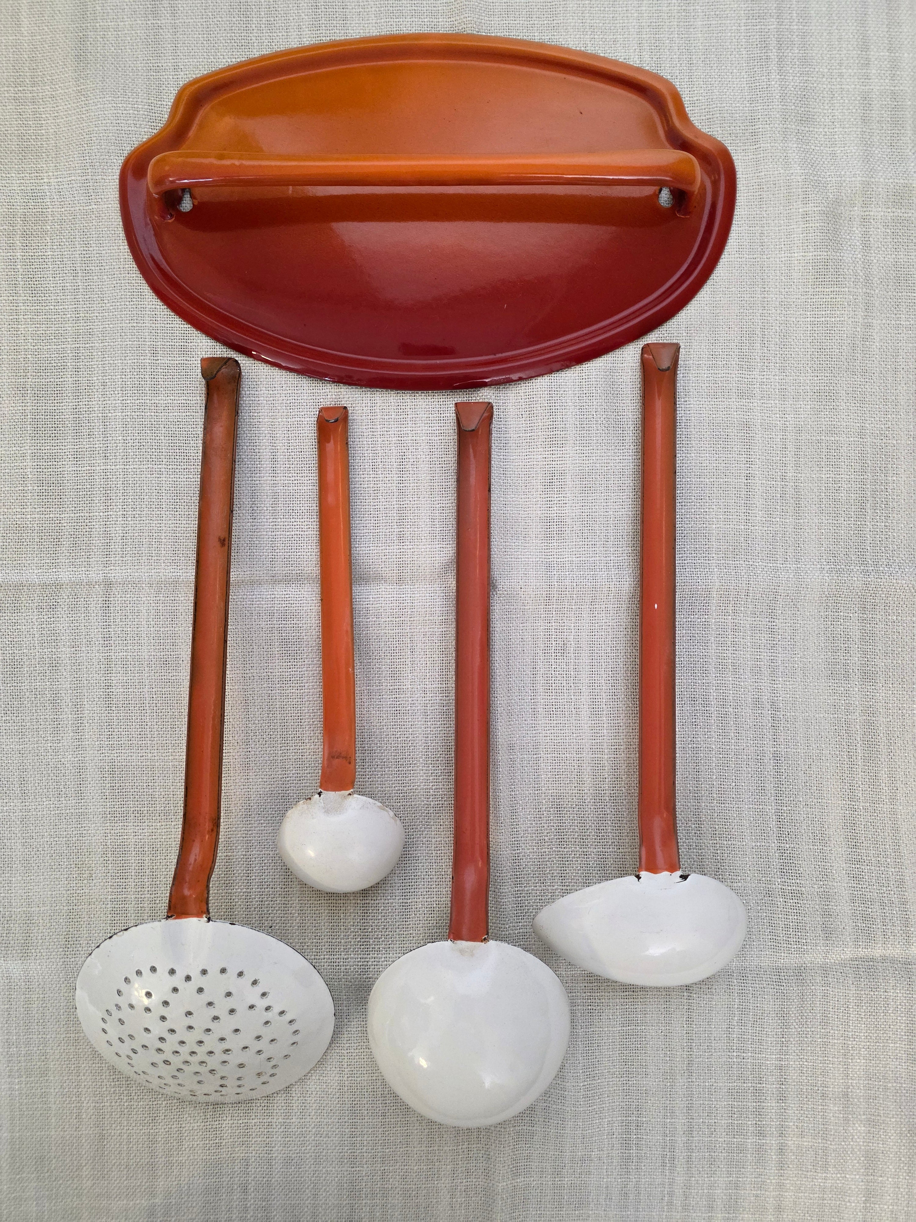 Emaille lepelrek rood oranje vintage