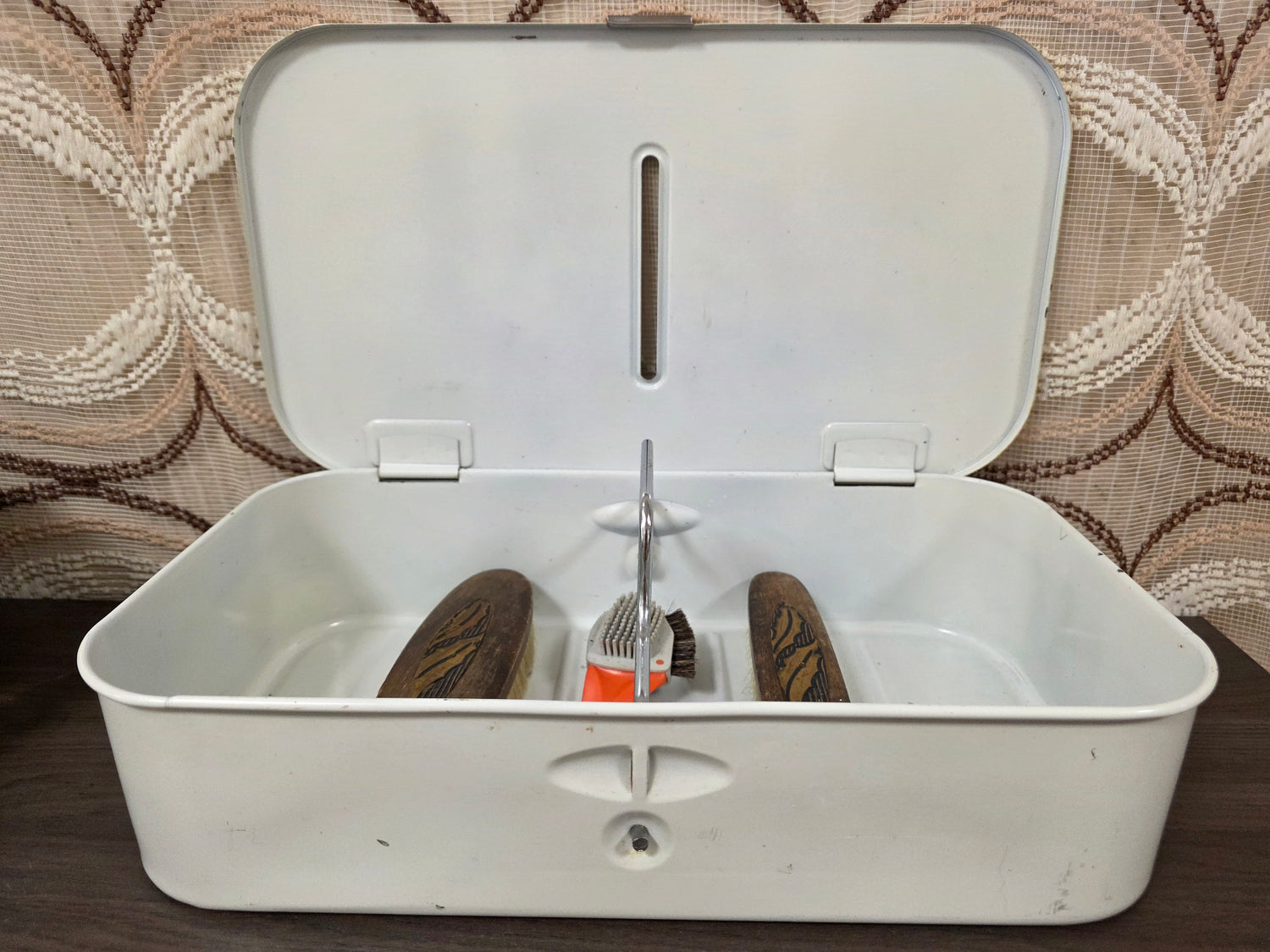 Vintage poetsdoos jaren 70 wit met oranje motief