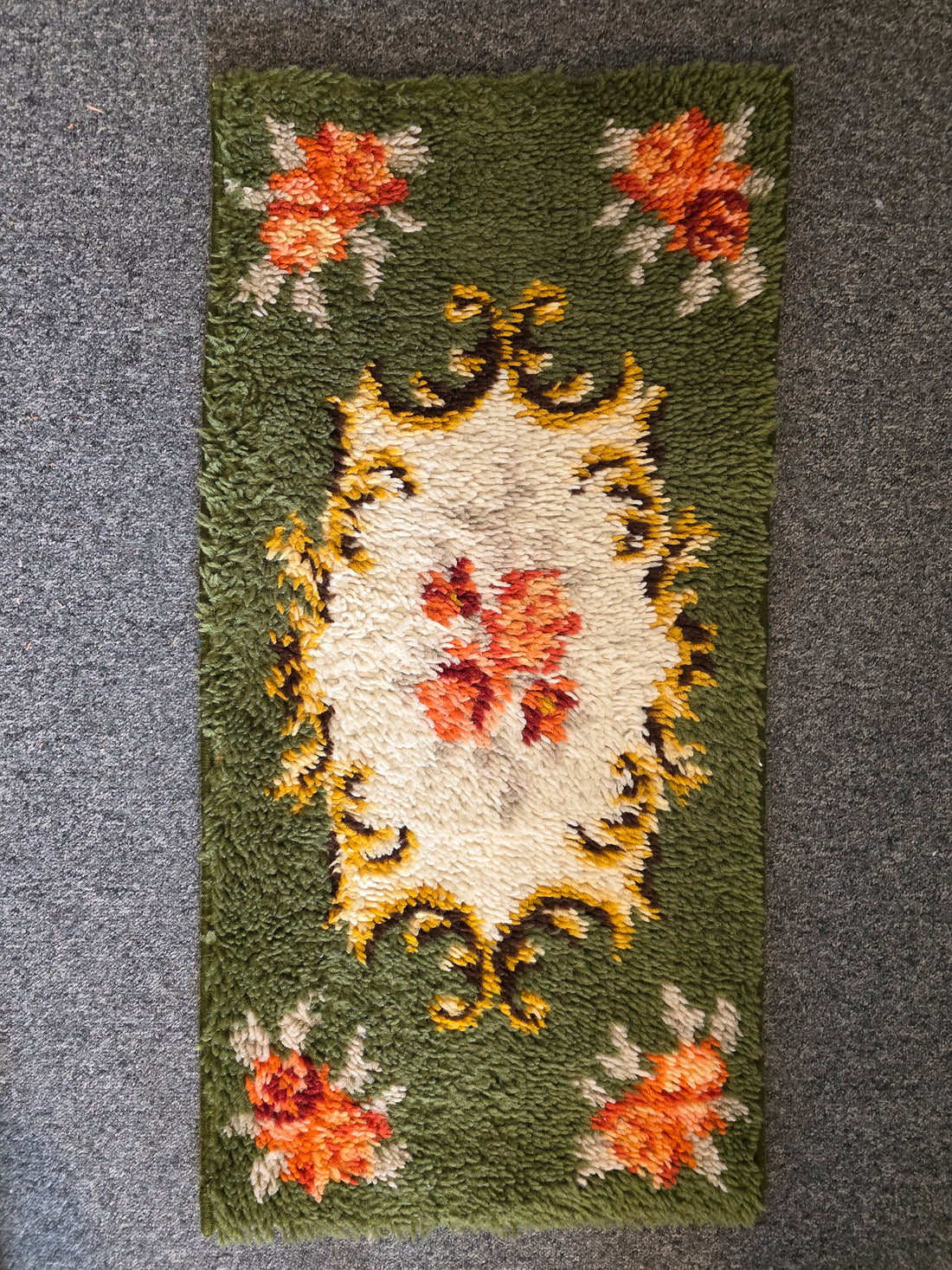 Smyrna wol tafelloper bloemen 48 x 98 cm vintage