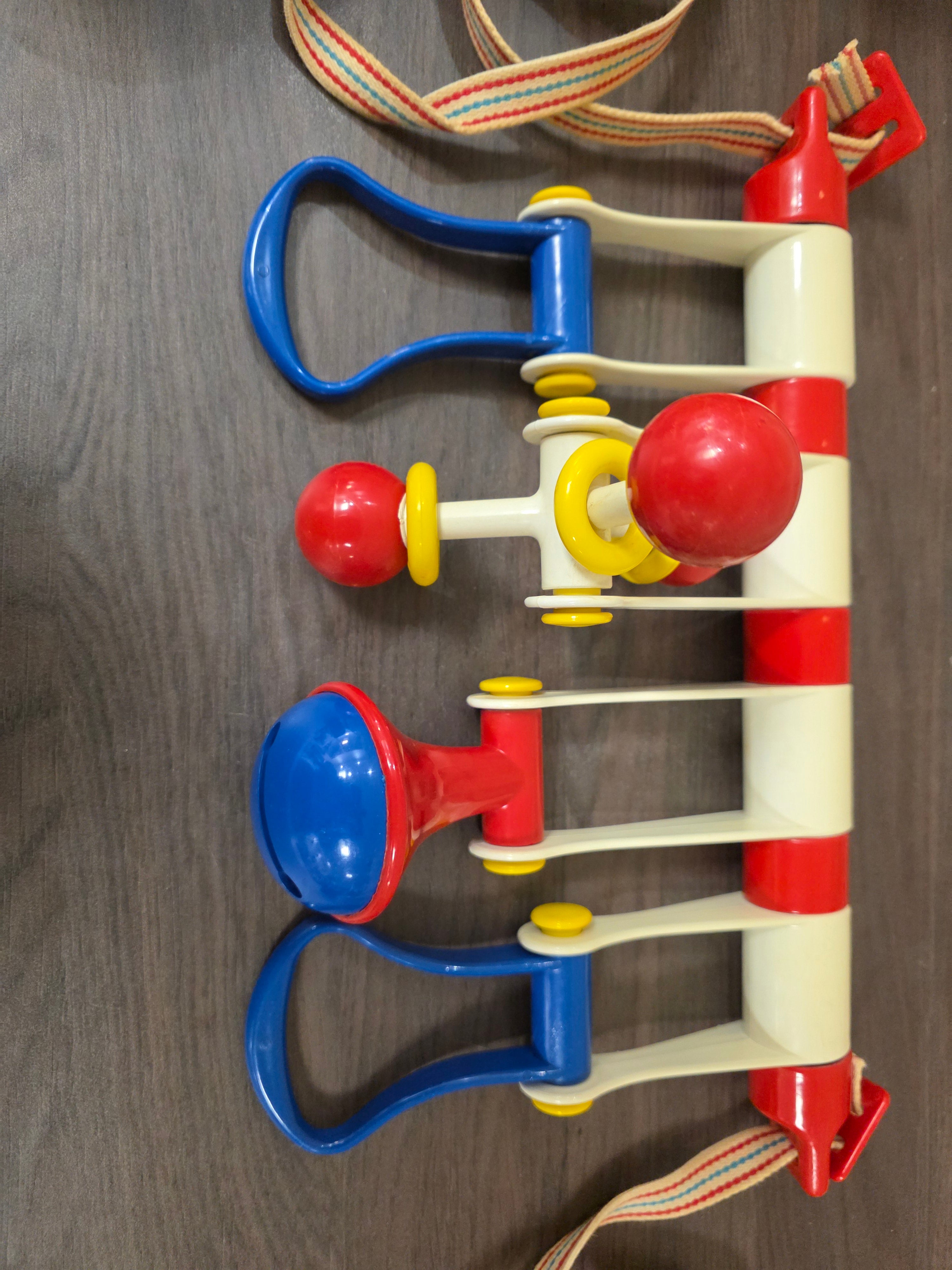 Ambi Toys vintage babytrainer rood wit