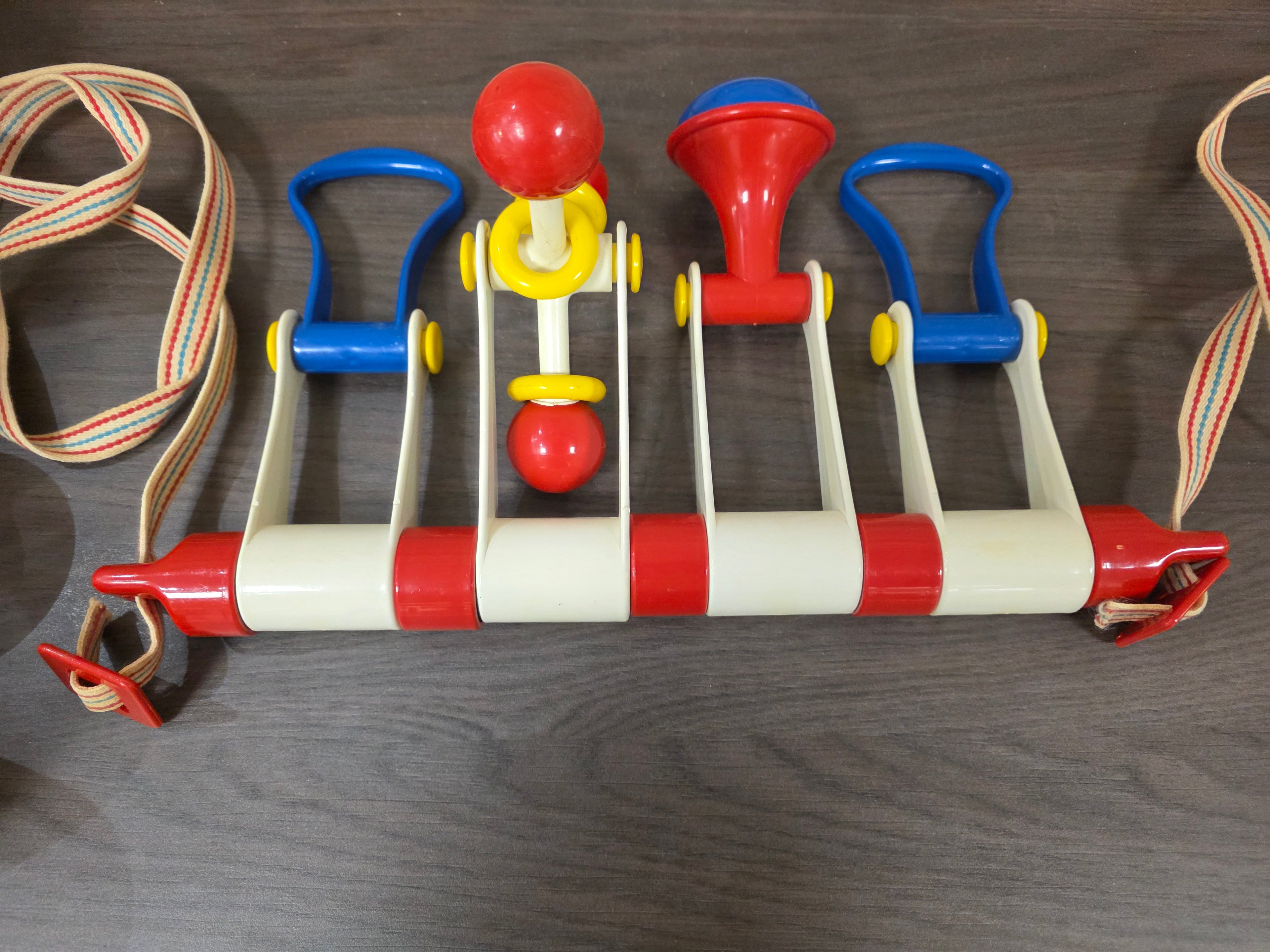 Ambi Toys vintage babytrainer rood wit