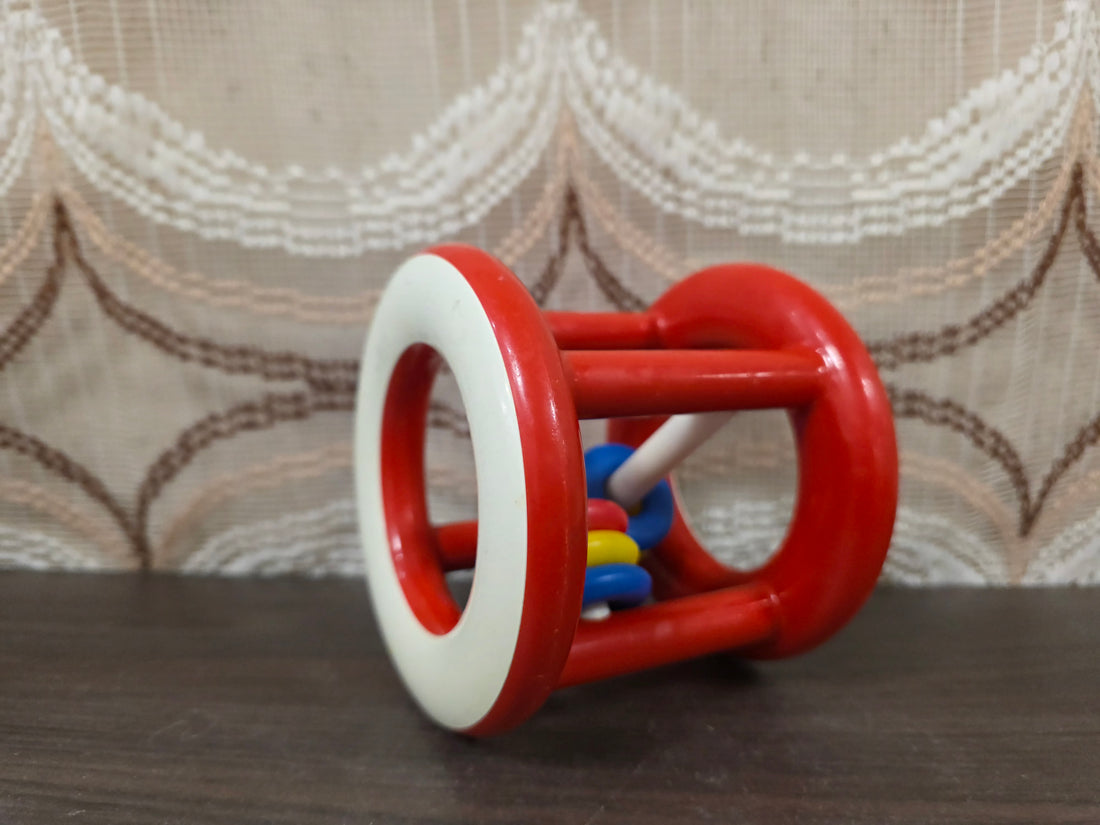 Vintage Ambi Toys rammelaar – rollend babyspeelgoed met kleurrijke ringen